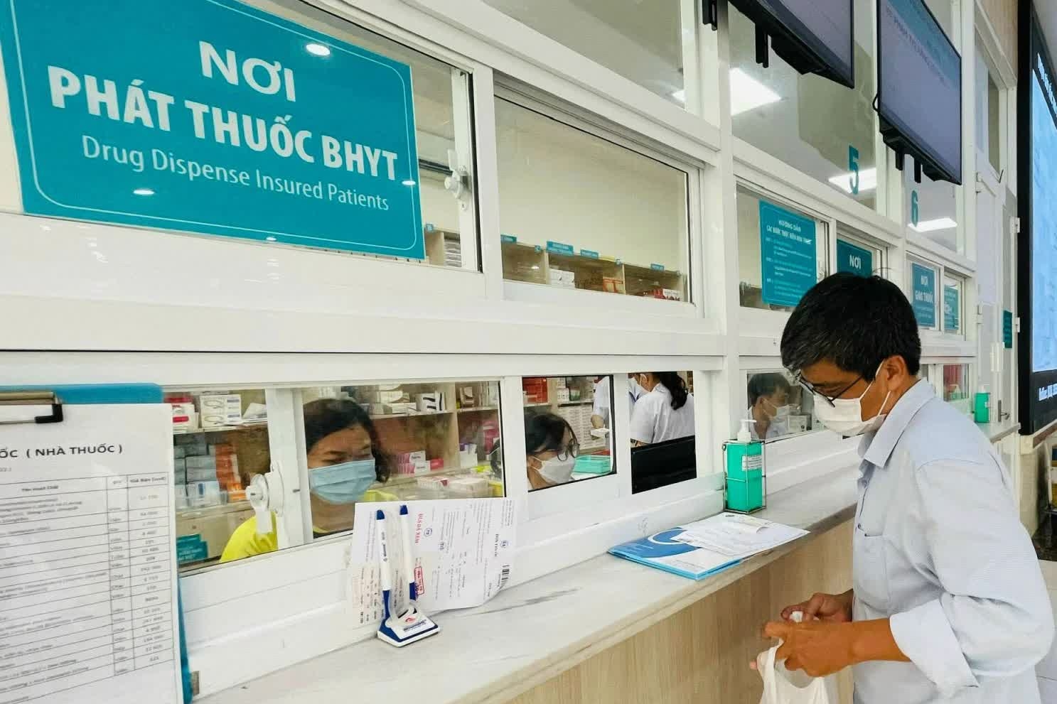 Mở rộng “giỏ” thuốc bảo hiểm y tế, tăng quyền lợi cho người bệnh
