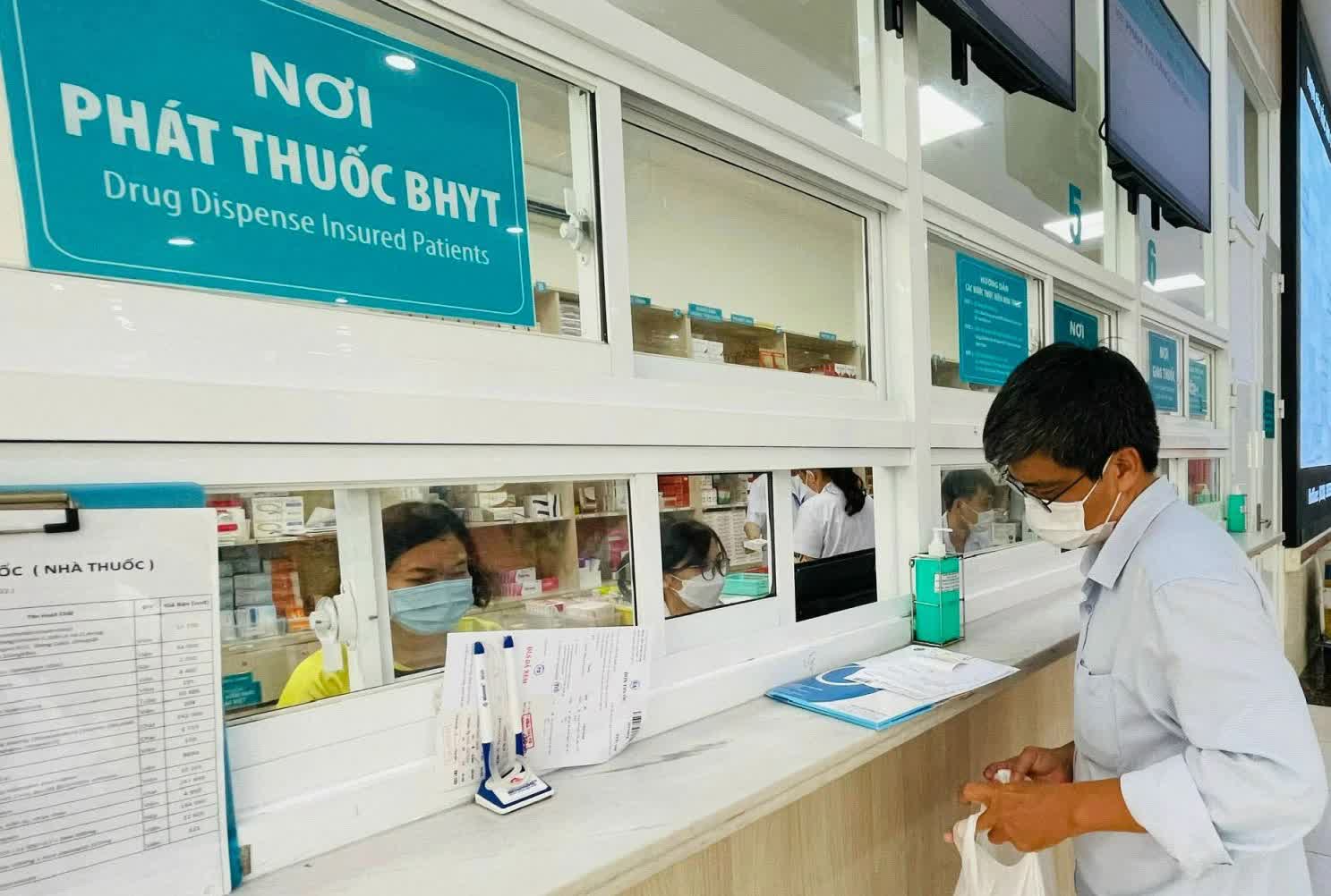 Mở rộng “giỏ” thuốc bảo hiểm y tế, tăng quyền lợi cho người bệnh
