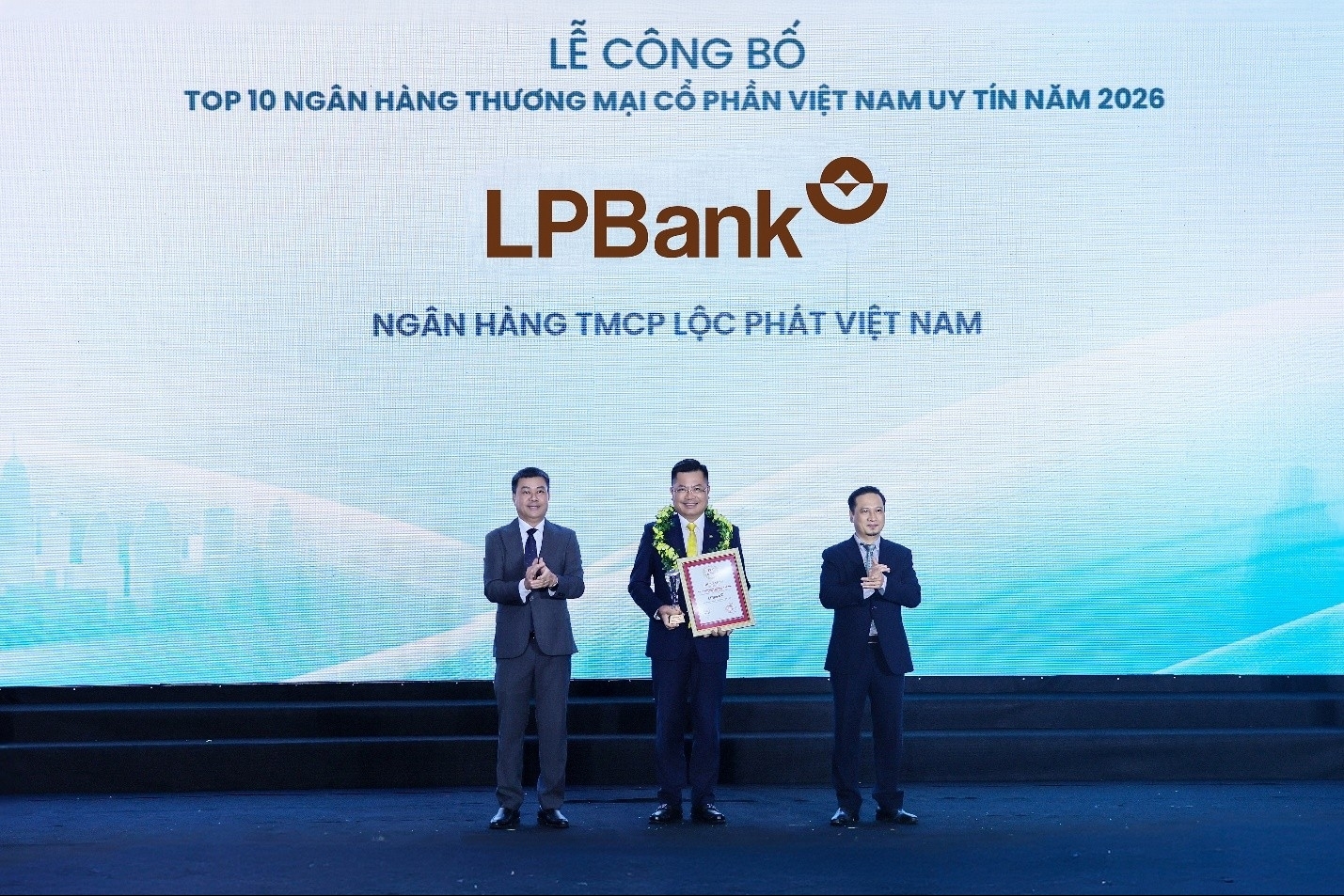 LPBank vào Top 3 Công ty Đại chúng uy tín và hiệu quả