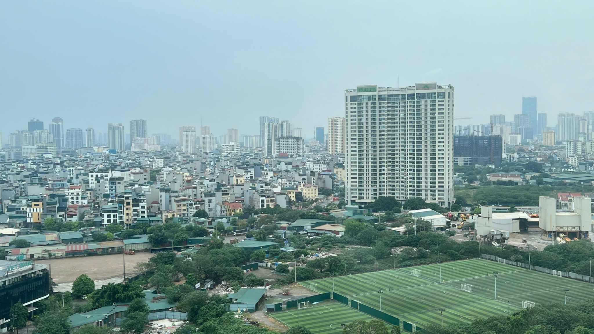 Chặn đầu cơ, găm giữ và bỏ hoang đất bằng công cụ tài chính