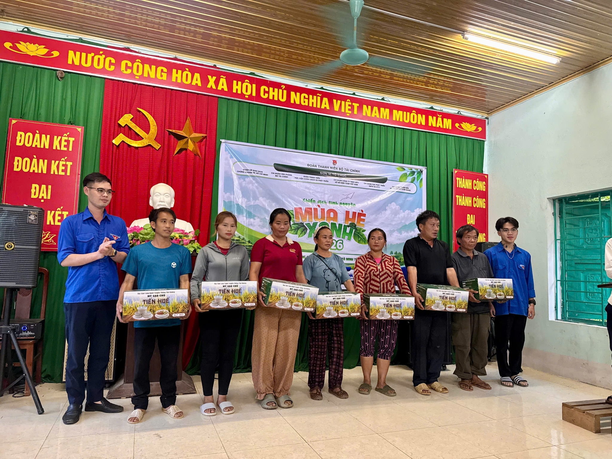 Tuổi trẻ Bộ Tài chính sôi nổi “mùa hè xanh”, hướng về biên giới Tuyên Quang Tuổi trẻ Bộ Tài chính sôi nổi “mùa hè xanh”, hướng về biên giới Tuyên Quang