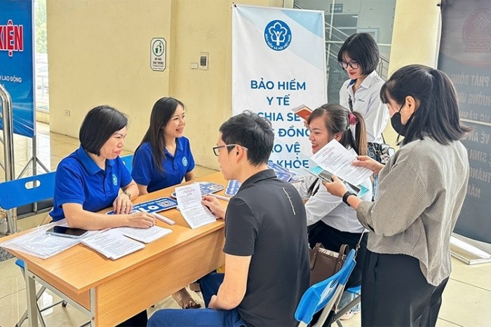 Thường trú ở xã an toàn khu có được miễn đóng bảo hiểm y tế ở công ty?