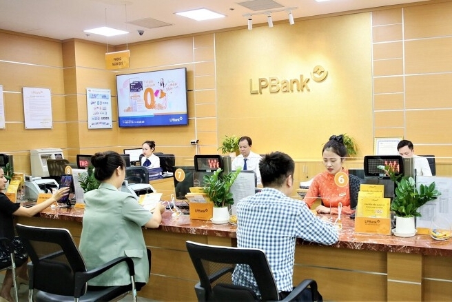 Lãi suất hôm nay: VCBNeo lên 7,8%/năm, LPBank điều chỉnh nhiều kỳ hạn