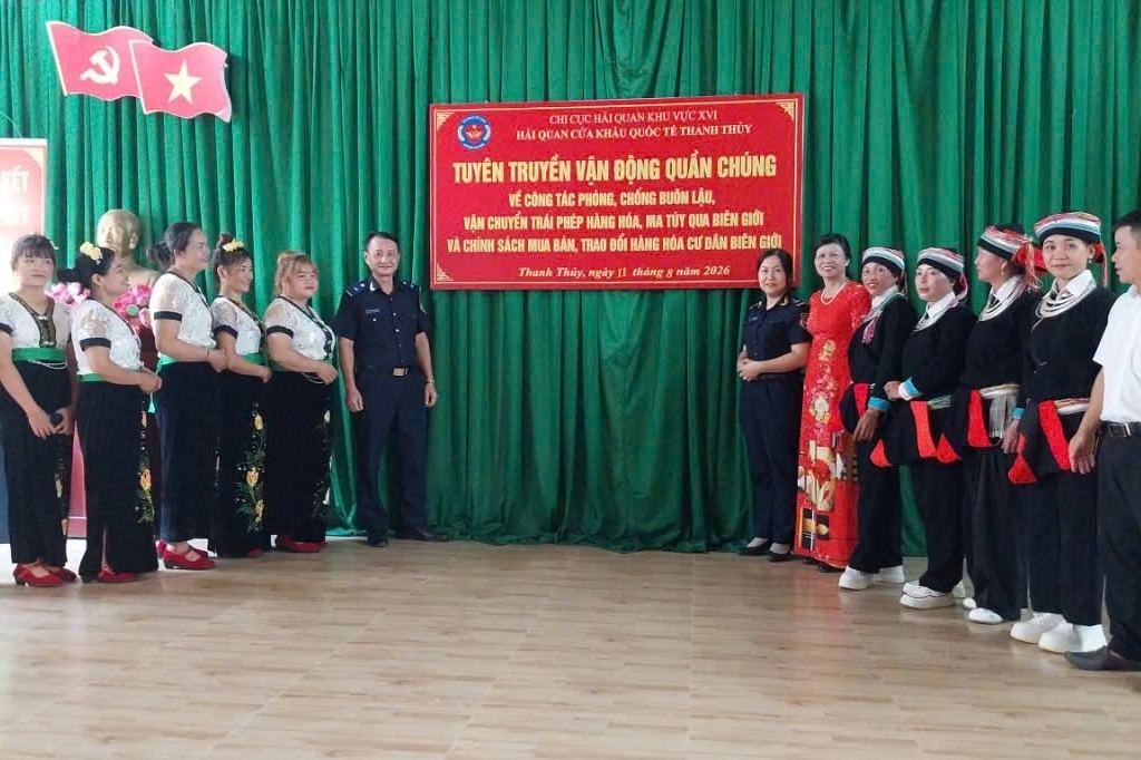 Hải quan khu vực XVI tuyên truyền pháp luật cho cư dân biên giới