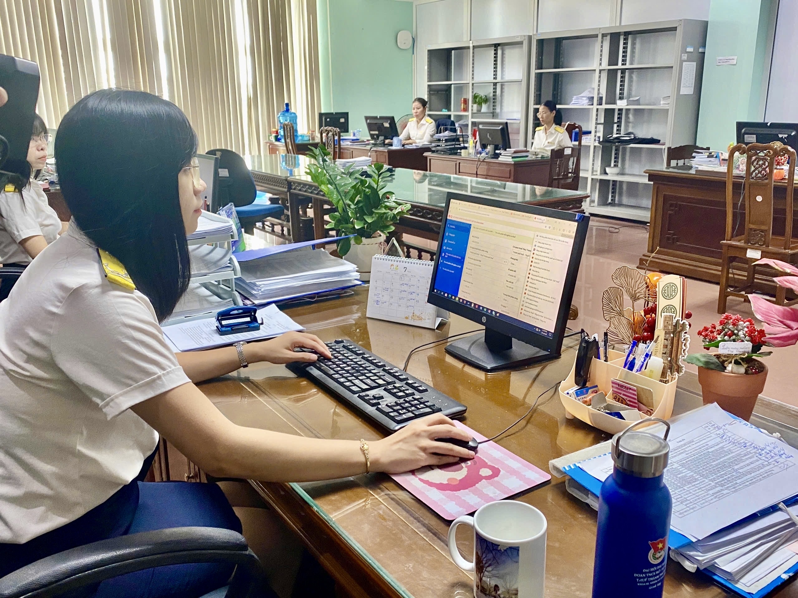 Nhiều công việc trước đây phải in hồ sơ, ký, đóng dấu, đi lại nhiều lần thì nay có thể thực hiện trên môi trường điện tử.