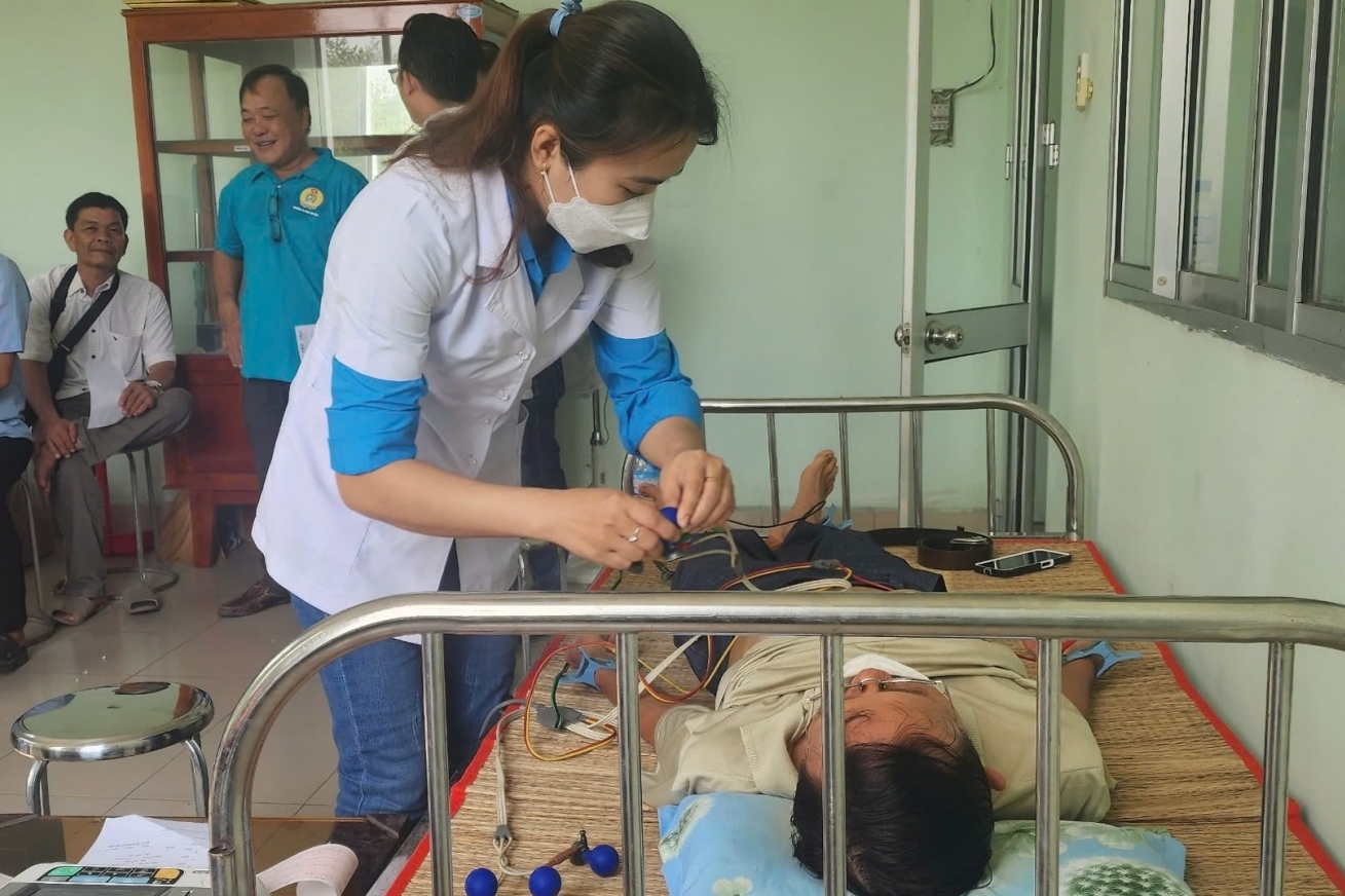 Khám chữa bệnh bảo hiểm y tế ở Vĩnh Long: Số lượt giảm, chi phí tăng