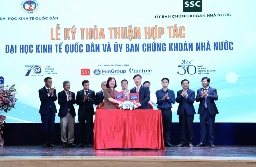 Gắn đào tạo với thực tiễn, chuẩn bị nguồn nhân lực cho thị trường chứng khoán Gắn đào tạo với thực tiễn, chuẩn bị nguồn nhân lực cho thị trường chứng khoán
