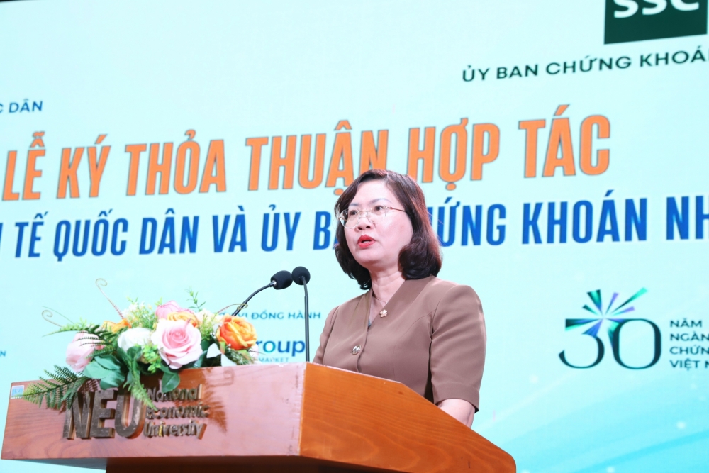 Gắn đào tạo với thực tiễn, chuẩn bị nguồn nhân lực cho thị trường chứng khoán Gắn đào tạo với thực tiễn, chuẩn bị nguồn nhân lực cho thị trường chứng khoán