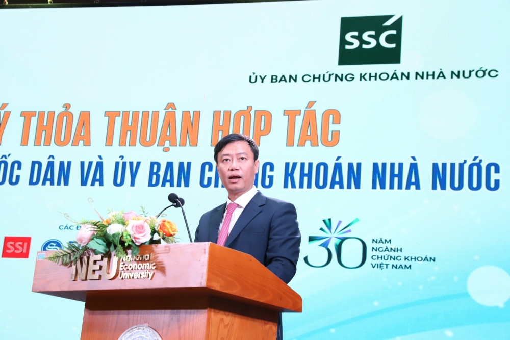 Gắn đào tạo với thực tiễn, chuẩn bị nguồn nhân lực cho thị trường chứng khoán Gắn đào tạo với thực tiễn, chuẩn bị nguồn nhân lực cho thị trường chứng khoán