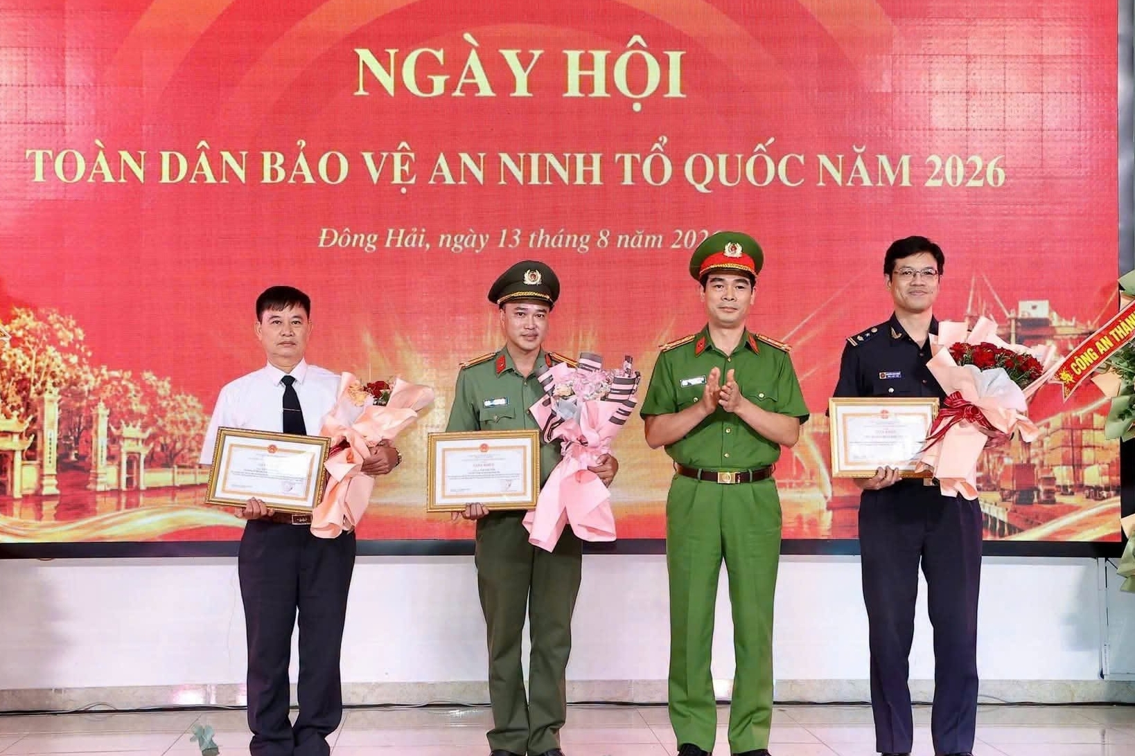 Hải quan khu vực III nhận Giấy khen của Giám đốc Công an TP. Hải Phòng