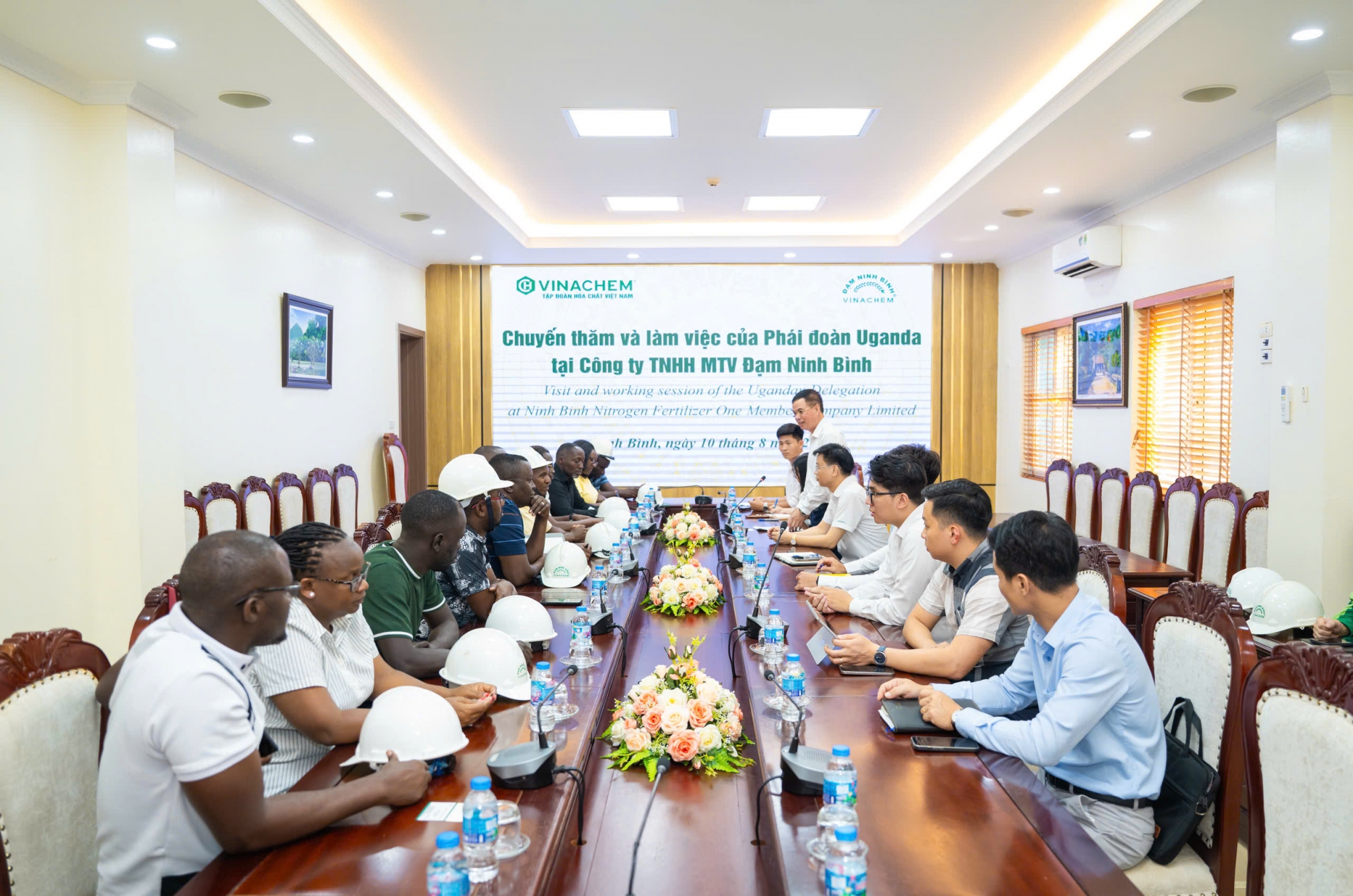 Vinachem đẩy mạnh kết nối với Uganda, mở rộng hợp tác tại thị trường Đông Phi Vinachem đẩy mạnh kết nối với Uganda, mở rộng hợp tác tại thị trường Đông Phi