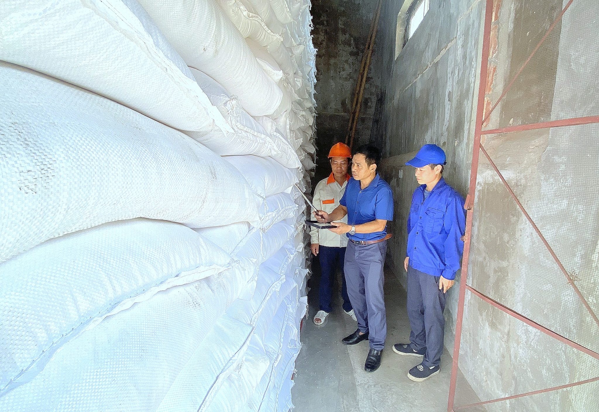 Siết chặt kỷ luật, kỷ cương hành chính trong thực thi công vụ qua kiểm tra, giám sát Siết chặt kỷ luật, kỷ cương hành chính trong thực thi công vụ qua kiểm tra, giám sát