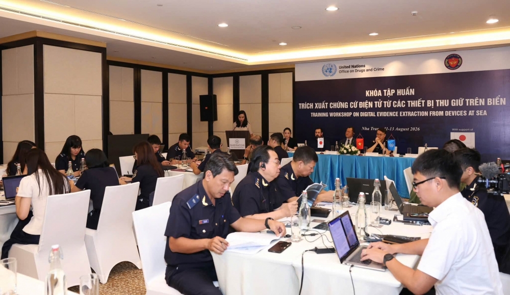 22 công chức đến từ Cục Hải quan tham gia khoá tập huấn trích xuất chứng cứ điện tử từ các thiết bị thu giữ trong các vụ việc vi phạm trên biển. Ảnh: Cục Hải quan.
