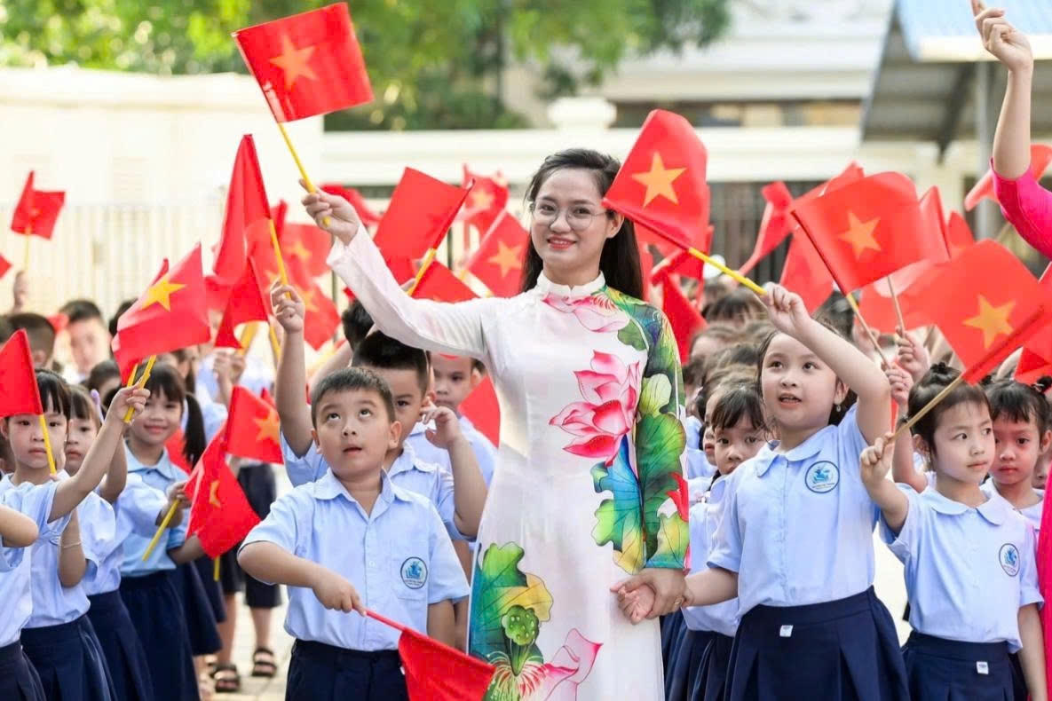 Nữ sinh tháng 10/1973 có 2 năm hoàn thành nhiệm vụ khi nào được nghỉ hưu sớm theo Nghị định số 154/2025/NĐ-CP?