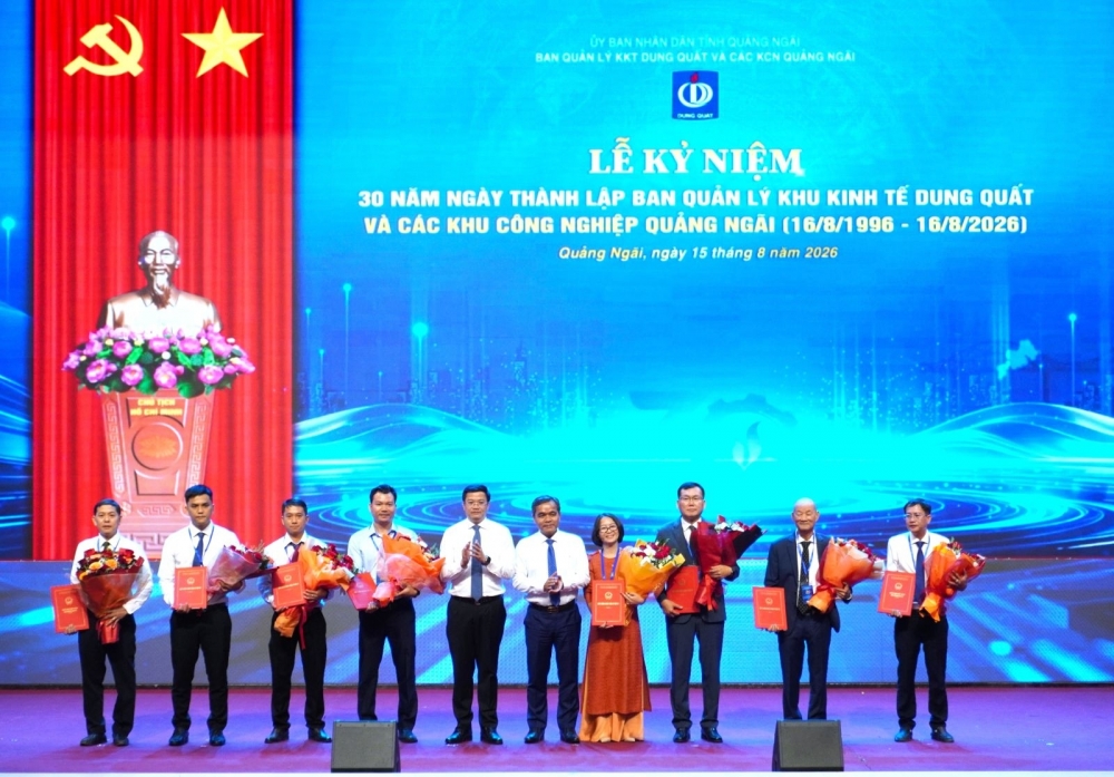 Khu kinh tế Dung Quất: Từ cực tăng trưởng công nghiệp đến trung tâm kinh tế biển năng động Khu kinh tế Dung Quất: Từ cực tăng trưởng công nghiệp đến trung tâm kinh tế biển năng động