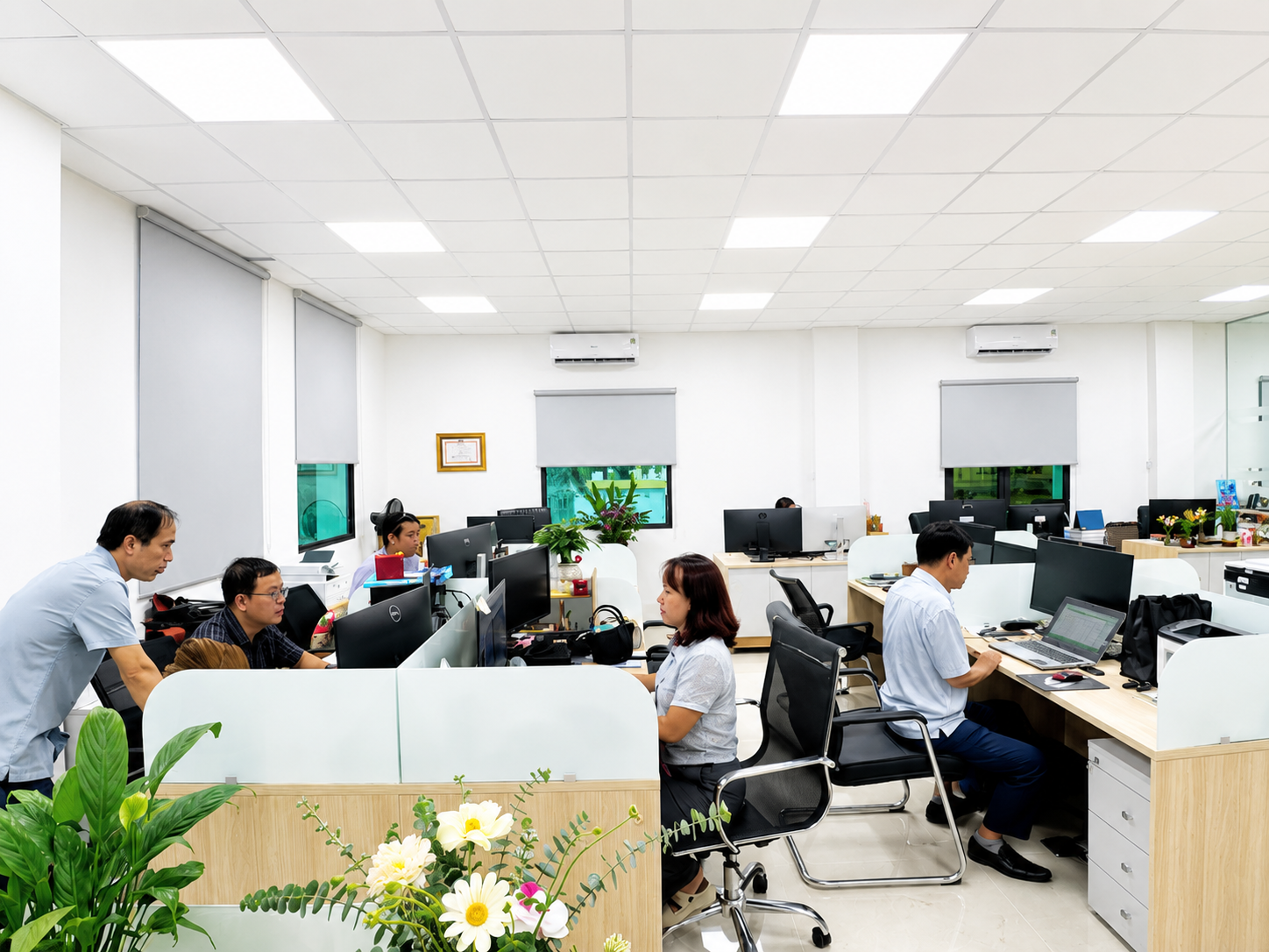 Chính sách thuế thu nhập cá nhân mới đã làm rõ phạm vi miễn thuế đối với tiền lương, tiền công làm việc ban đêm, làm thêm giờ. Ảnh: Hương Quỳnh