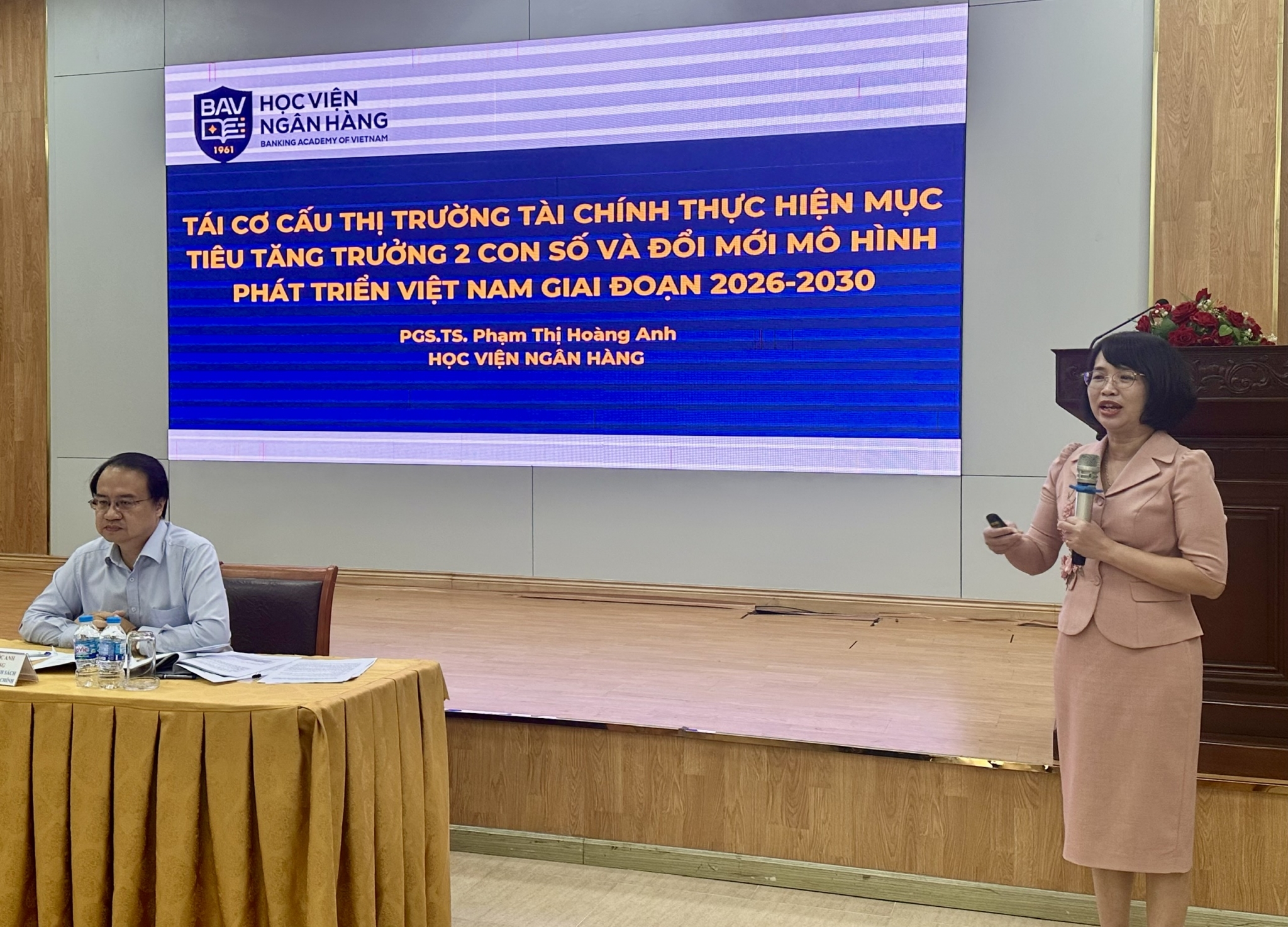 Đổi mới mô hình tăng trưởng, tạo động lực cho mục tiêu tăng trưởng 2 con số