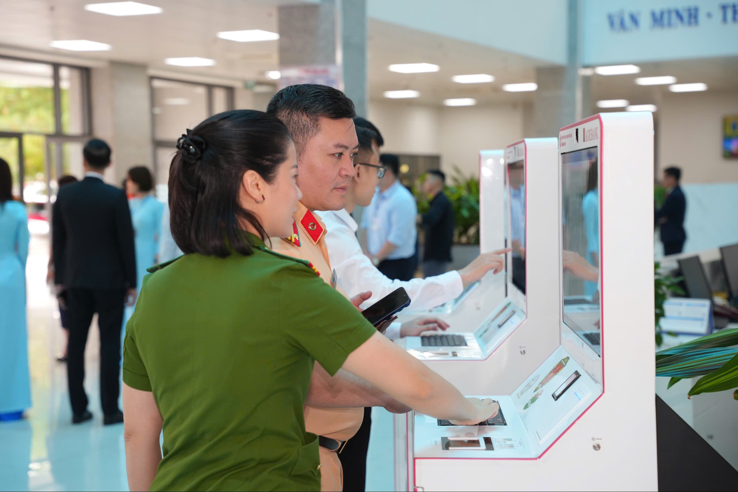 Agribank tài trợ 61 Trạm dịch vụ công số, mở rộng tiện ích cho người dân