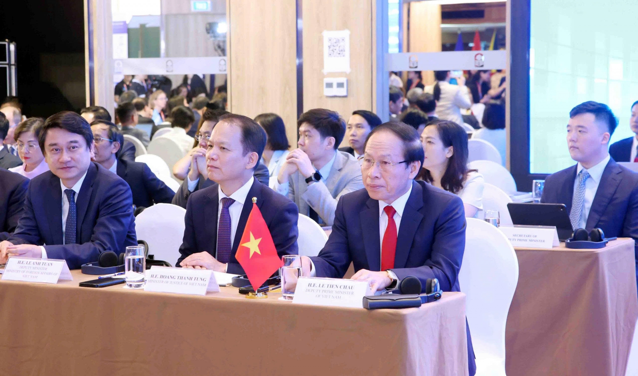 Pháp luật phải chuyển từ “phản ứng” sang “dự báo và kiến tạo” Pháp luật phải chuyển từ “phản ứng” sang “dự báo và kiến tạo”
