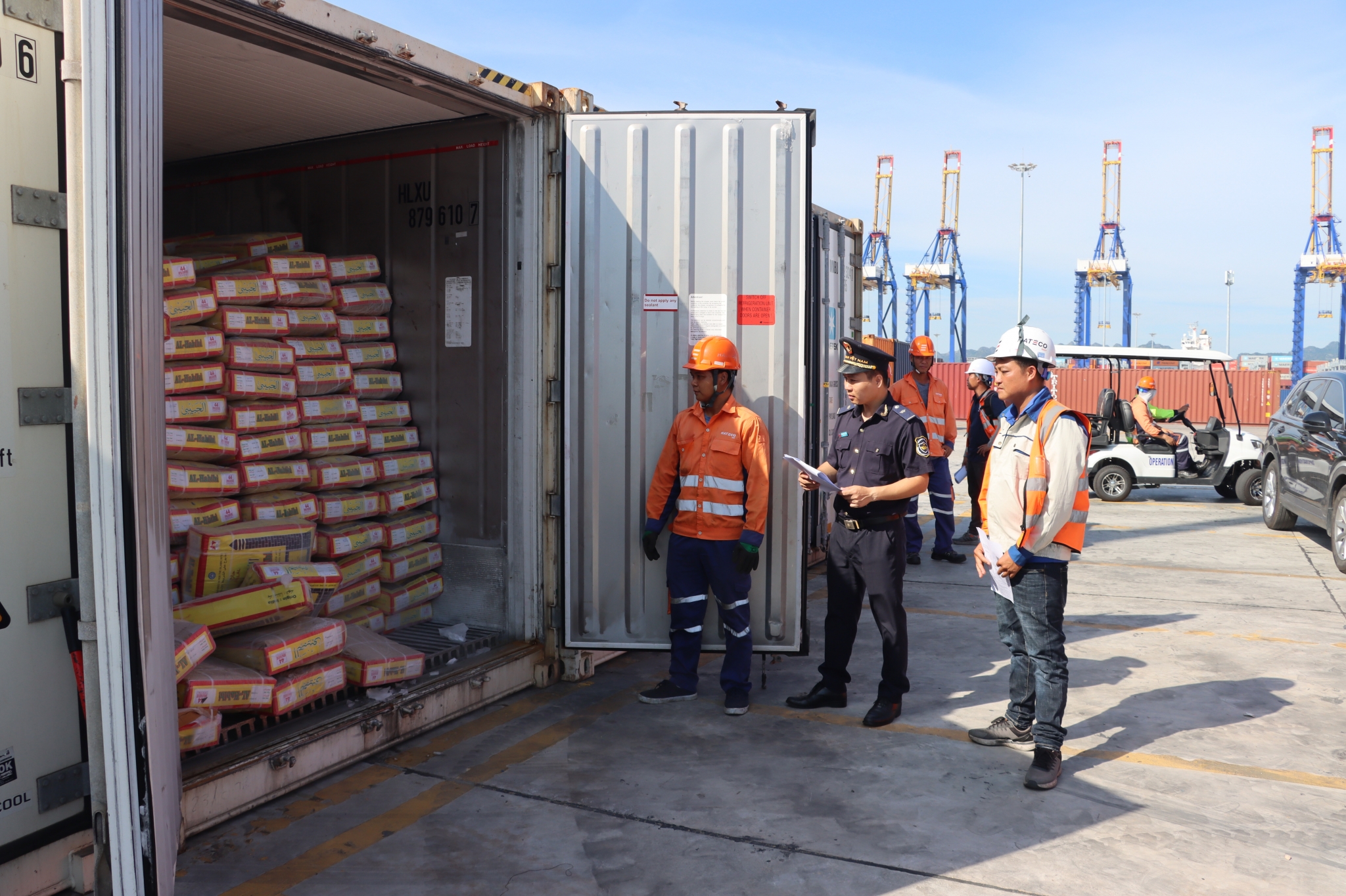 Hoạt động nghiệp vụ tại Hải quan khu vực III. Ảnh: Thái Bình.