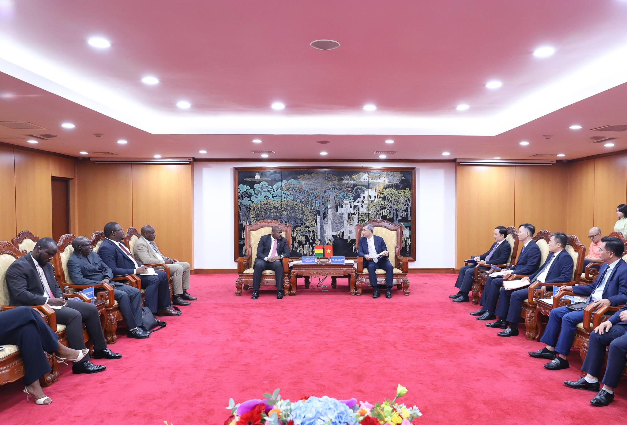 Bộ trưởng Ngô Văn Tuấn tiếp và làm việc với Bộ trưởng Bộ Kế hoạch, Hợp tác và Phát triển Guinea Bộ trưởng Ngô Văn Tuấn tiếp và làm việc với Bộ trưởng Bộ Kế hoạch, Hợp tác và Phát triển Guinea