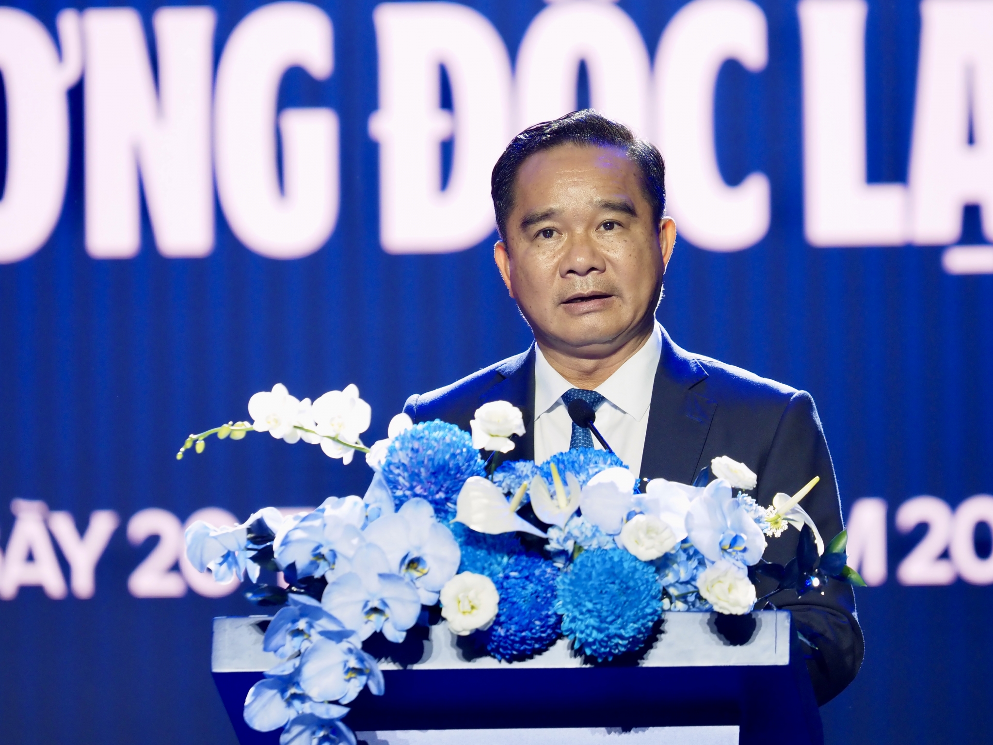 Vinamilk đón nhận Huân chương Độc lập Vinamilk đón nhận Huân chương Độc lập hạng Nhất tại dấu mốc 50 năm