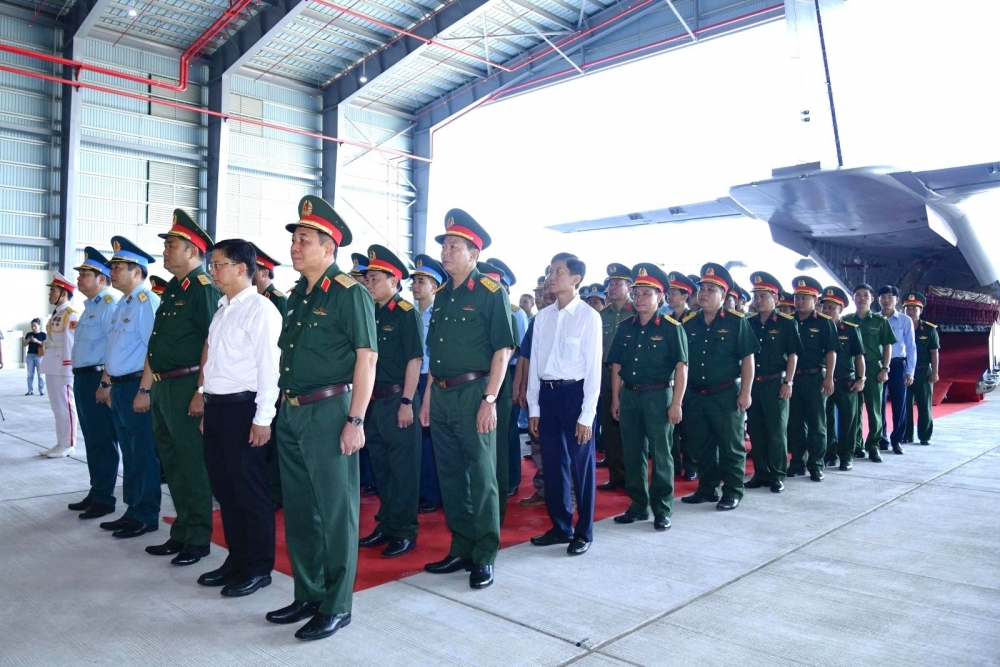 Chuyến bay đặc biệt đưa hơn 7.000 mẫu hài cốt liệt sĩ từ TP. Hồ Chí Minh đi giám định ADN Chuyến bay đặc biệt đưa hơn 7.000 mẫu hài cốt liệt sĩ từ TP. Hồ Chí Minh đi giám định ADN