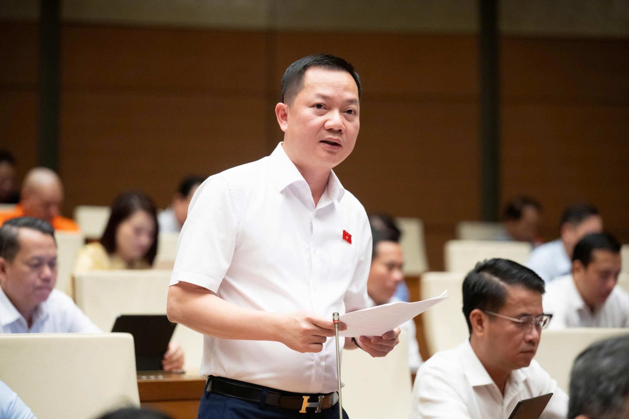 Đại biểu Quốc hội đề nghị cấm hành vi thao túng, ngăn tạo “sóng” bất động sản