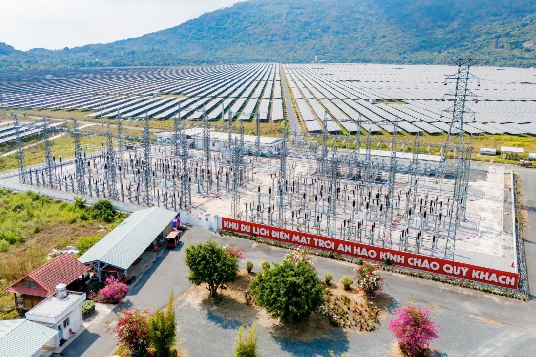 Lạc trôi vào "thảo nguyên năng lượng" đẹp nhất Việt Nam