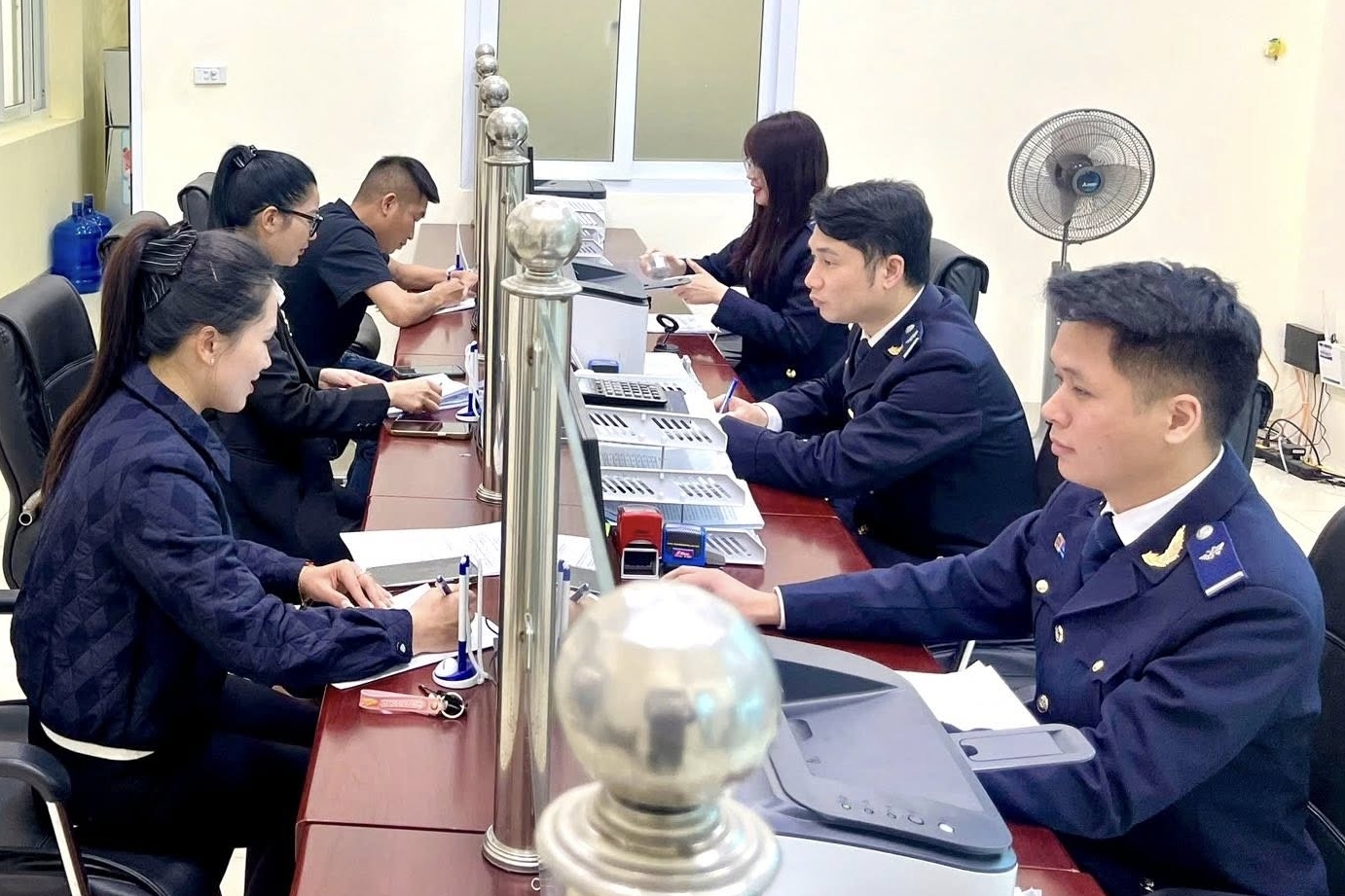 Hải quan khu vực XVI đốc thúc các đơn vị nỗ lực thu ngân sách