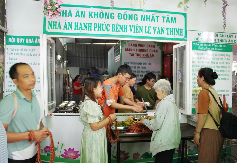 Một bếp ăn, nhiều tấm lòng