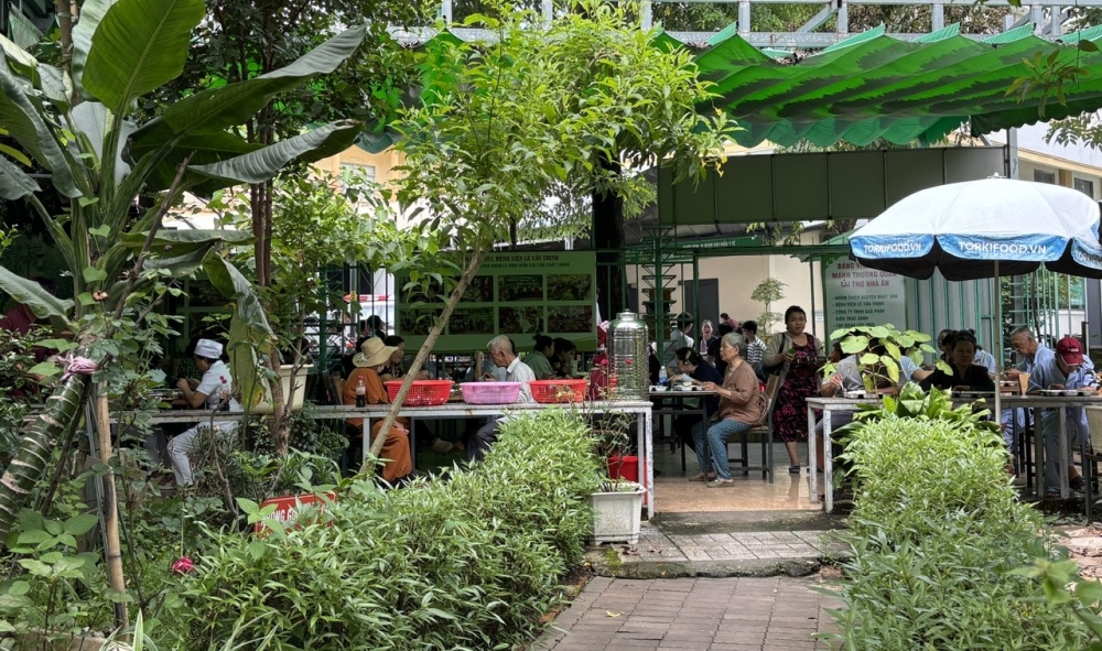 Một bếp ăn, nhiều tấm lòng