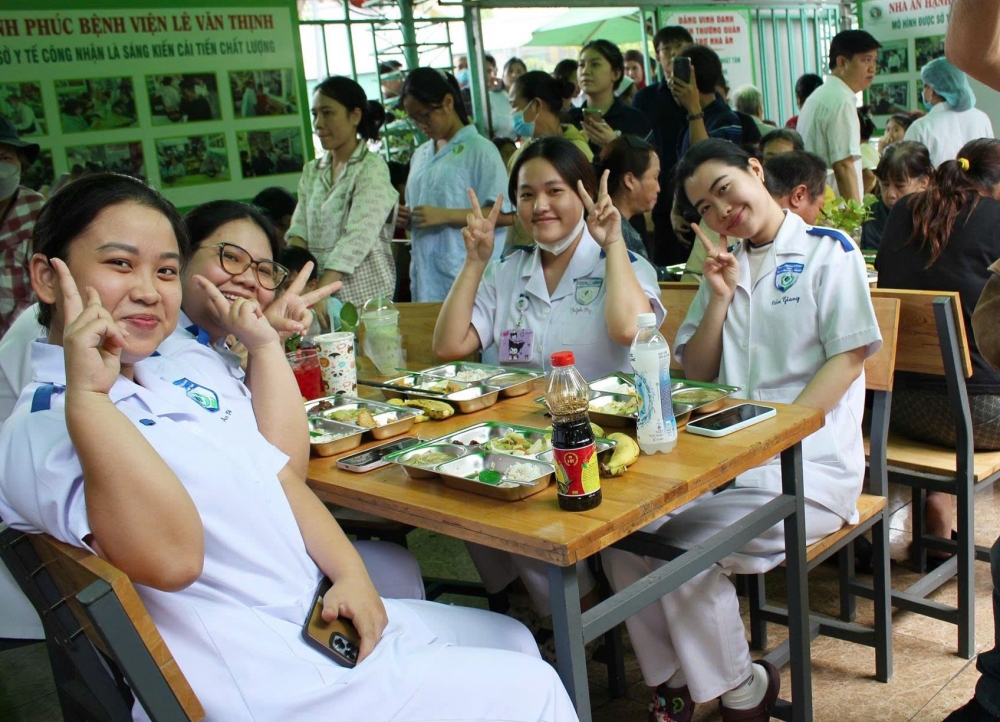 Một bếp ăn, nhiều tấm lòng