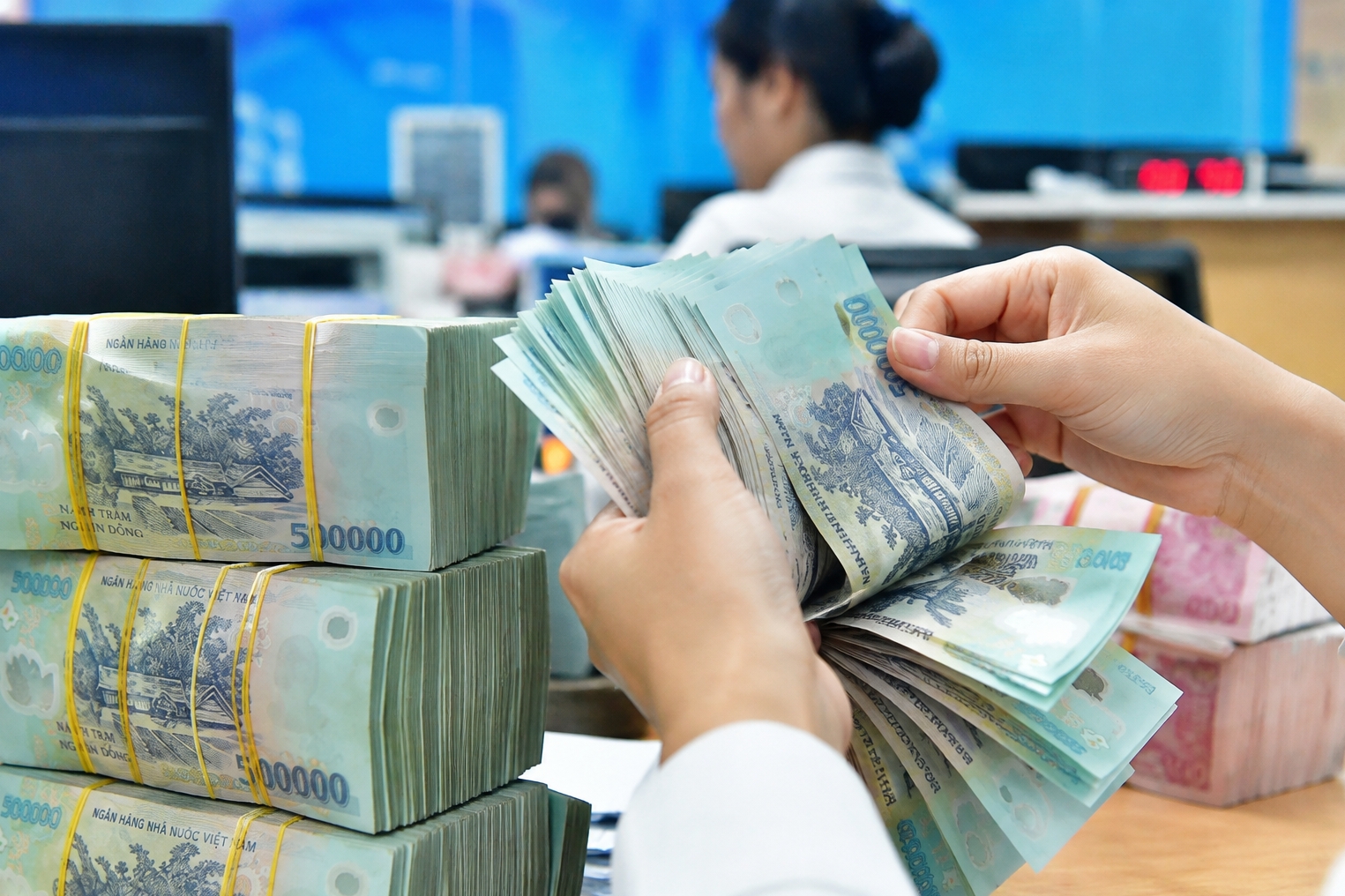 Bảy doanh nghiệp trả cổ tức bằng tiền mặt từ 200 - 2.000 đồng/cổ phiếu