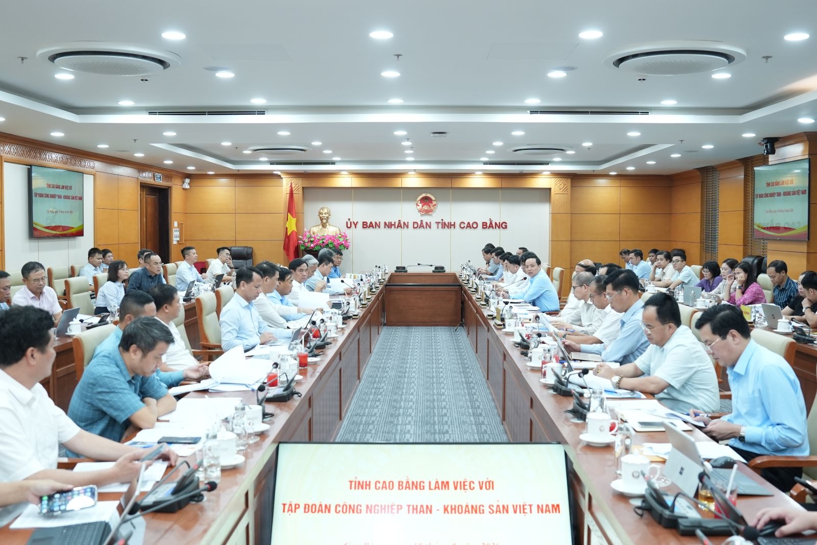Tập đoàn TKV làm việc với tỉnh Cao Bằng. Ảnh: TKV.