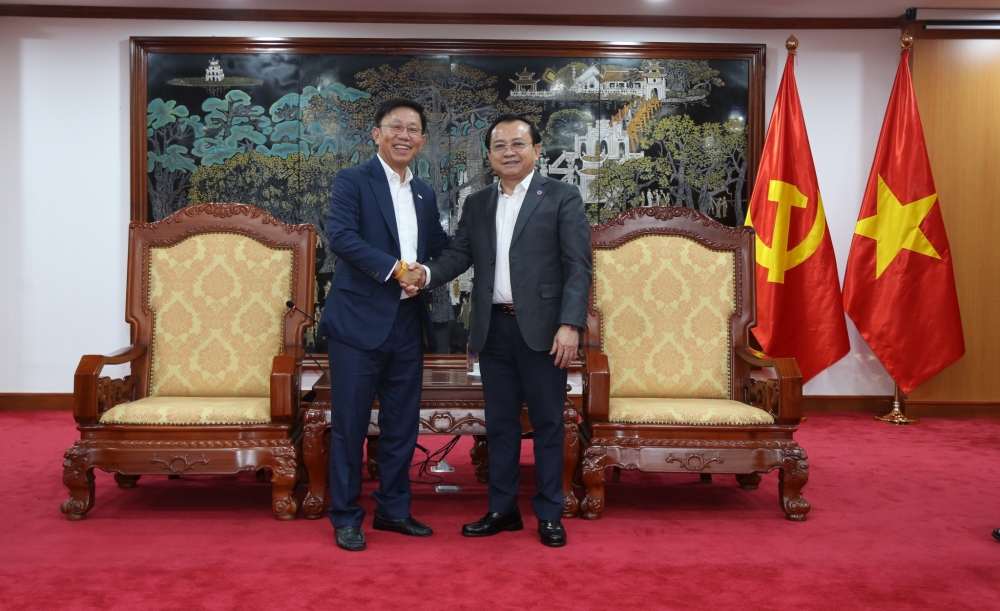 Thị trường bảo hiểm hướng tới tăng trưởng mới, FWD củng cố cam kết tại Việt Nam