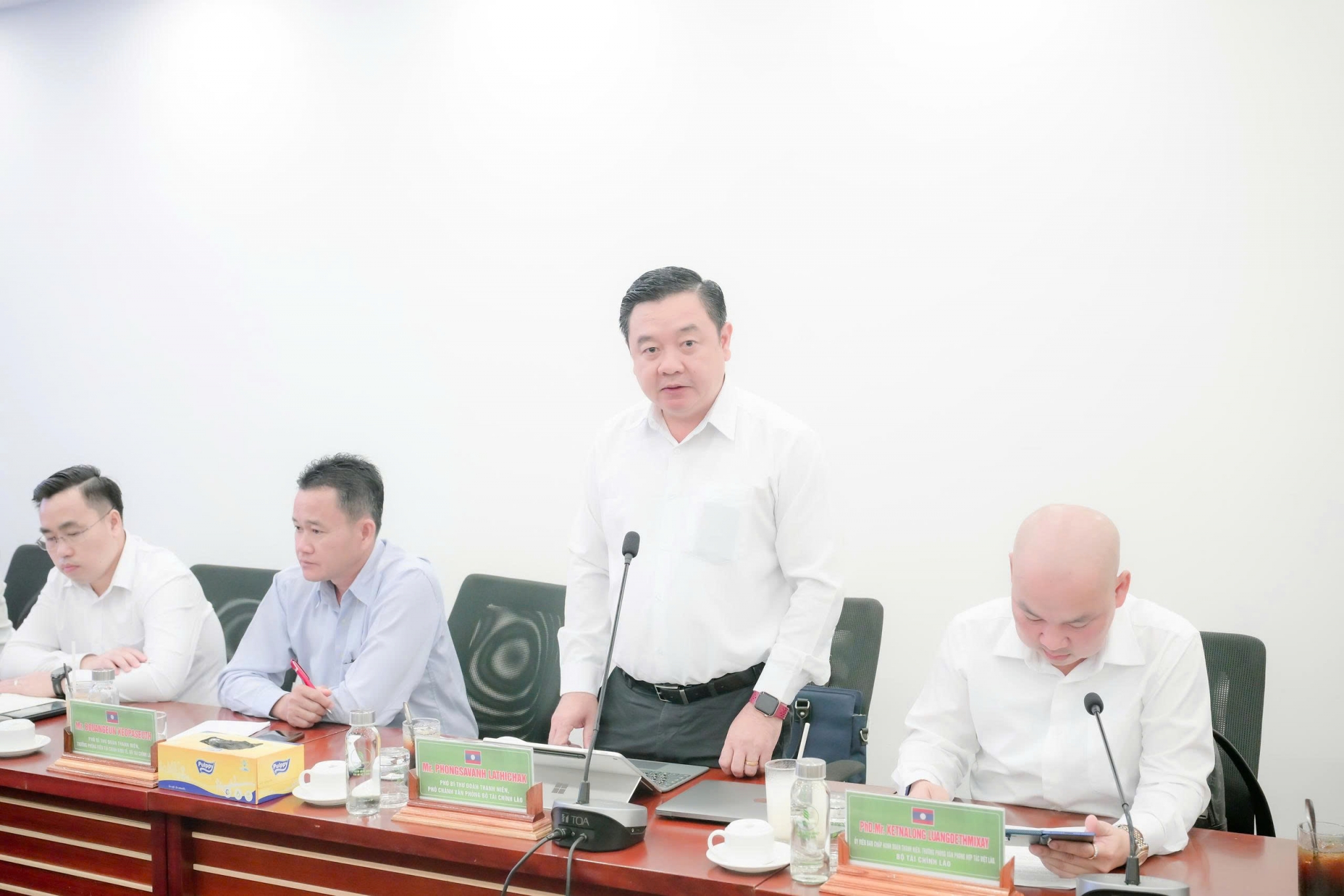 Đoàn Thanh niên Bộ Tài chính Lào thăm và làm việc với Tập đoàn Công nghiệp Cao su Việt Nam
