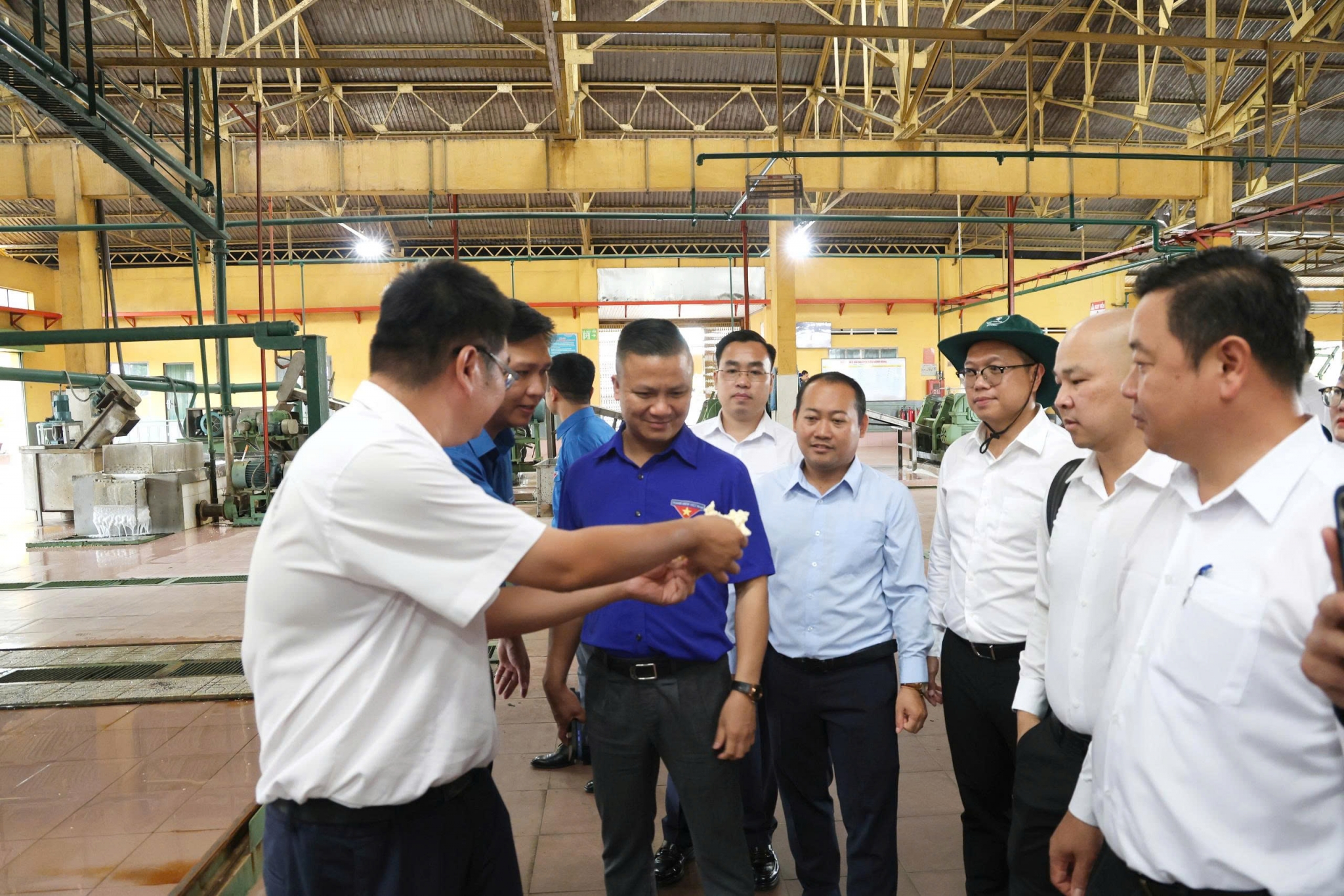 Đoàn Thanh niên Bộ Tài chính Lào thăm và làm việc với Tập đoàn Công nghiệp Cao su Việt Nam