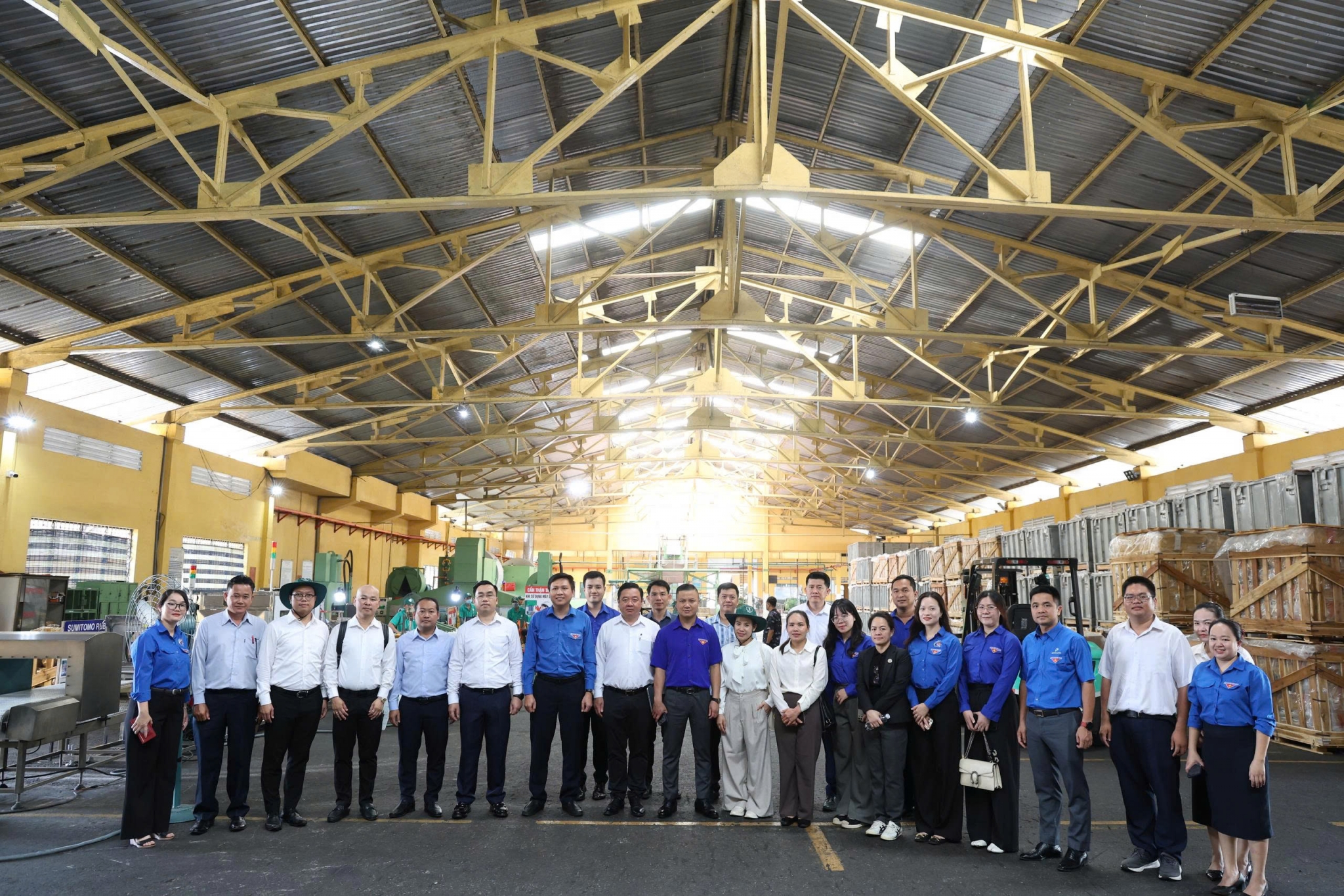 Đoàn Thanh niên Bộ Tài chính Lào thăm và làm việc với Tập đoàn Công nghiệp Cao su Việt Nam