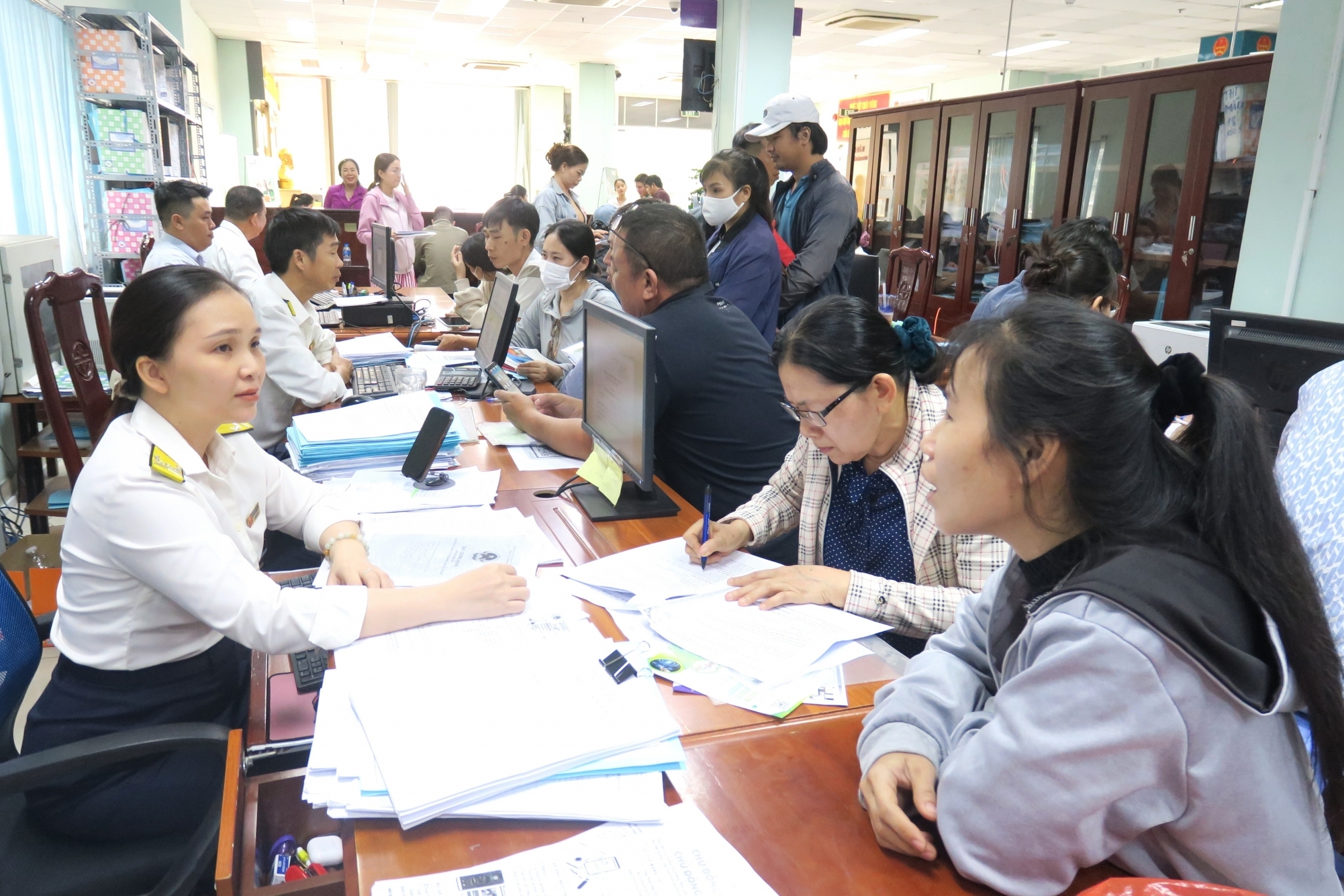 Doanh nghiệp đang hưởng chính sách ưu đãi khác có được giảm 30% thuế thu nhập không?