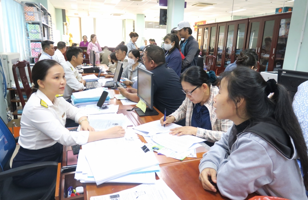 Doanh nghiệp đang hưởng chính sách ưu đãi khác có được giảm 30% thuế thu nhập không?
