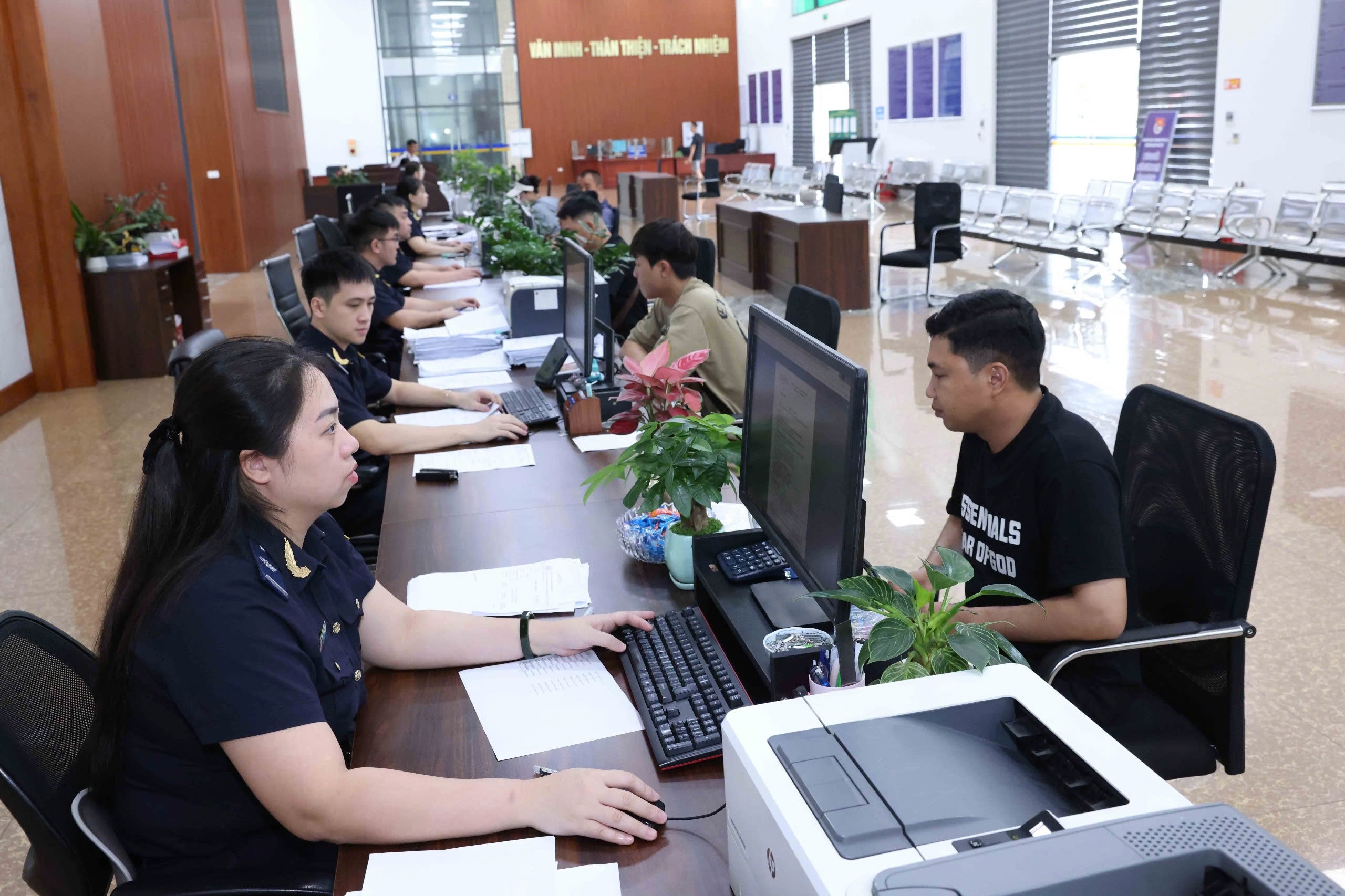 Chi cục Hải quan khu vực VII cán đích chỉ tiêu thu ngân sách năm 2026