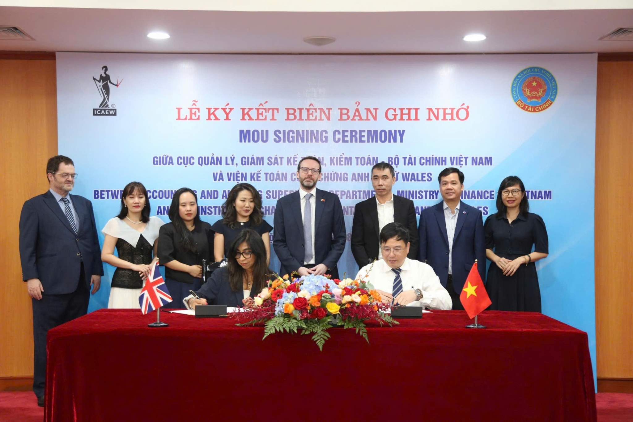 Bộ Tài chính và ICAEW ký kết hợp tác, thúc đẩy áp dụng IFRS tại Việt Nam Bộ Tài chính và ICAEW ký kết hợp tác, thúc đẩy áp dụng IFRS tại Việt Nam