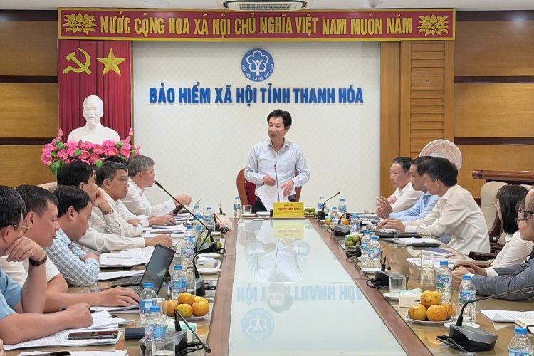 Đại diện Đoàn giám sát Hội đồng quản lý BHXH đề nghị tỉnh Thanh Hóa tiếp tục chú trọng bảo đảm quyền lợi người dân và quản lý an toàn quỹ bảo hiểm y tế.