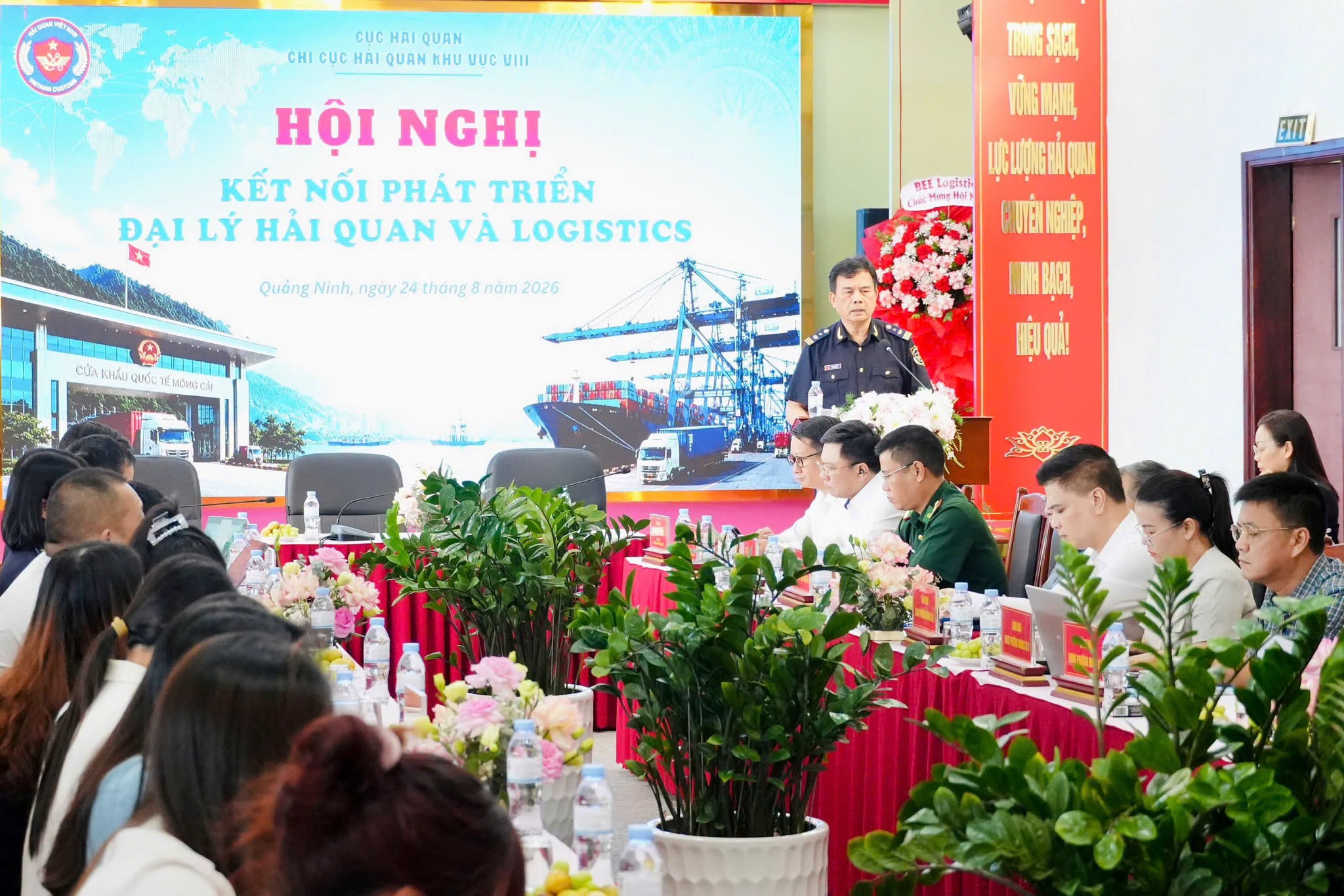 Lãnh đạo Chi cục Hải quan khu vực VIII phát biểu tại hội nghị. Ảnh: Chi cục HQKV VIII