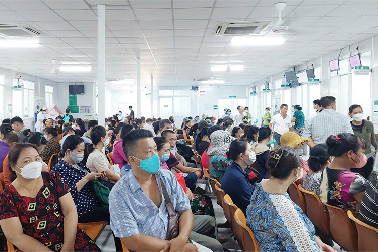 Việc liên thông xét nghiệm, phim chụp giúp người dân không phải chờ đợi vạ vật như thế này.