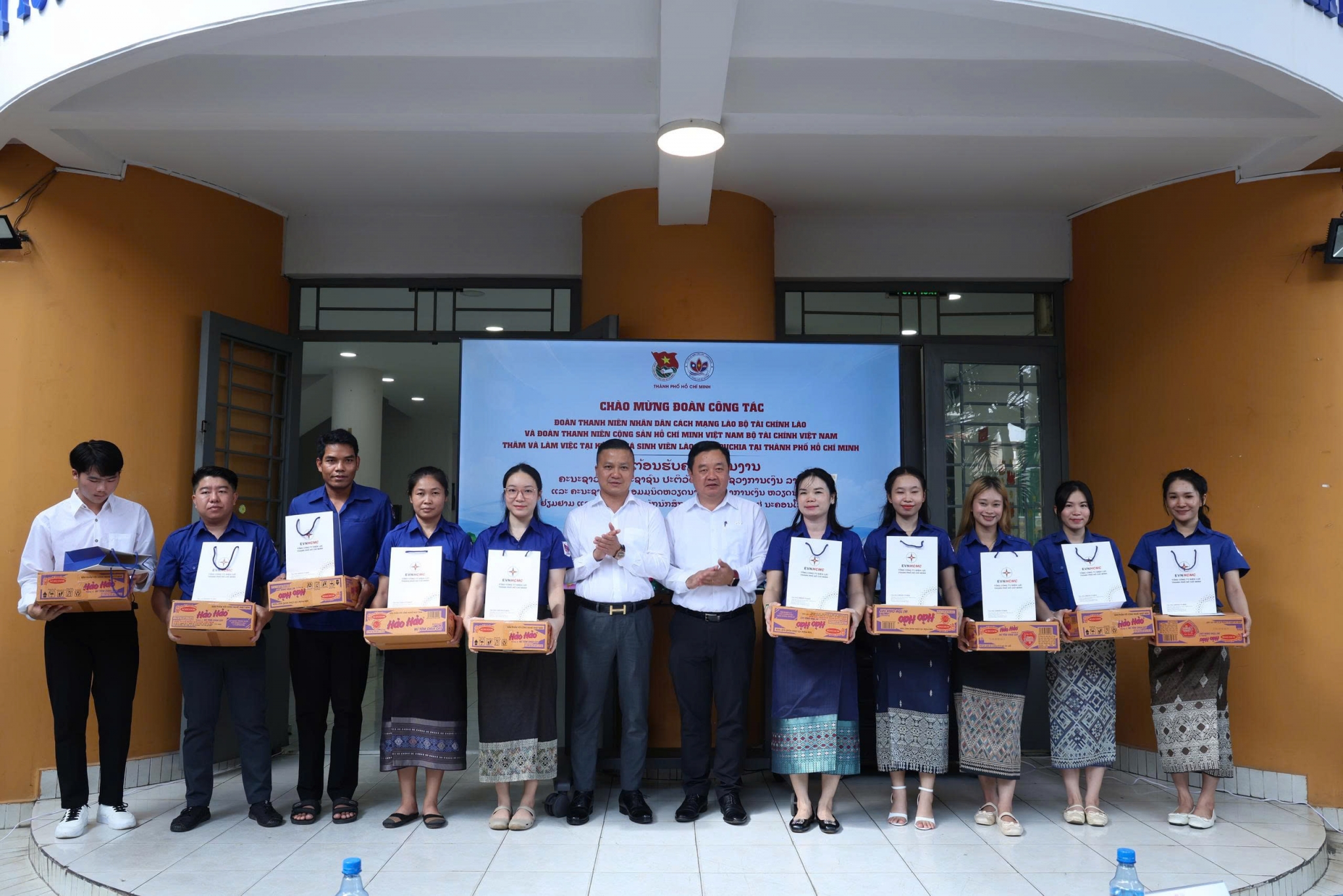 Đoàn Thanh niên Bộ Tài chính Lào thăm, trao đổi kinh nghiệm tại Tổng công ty Điện lực TP. Hồ Chí Minh Đoàn Thanh niên Bộ Tài chính Lào thăm, trao đổi kinh nghiệm tại Tổng công ty Điện lực TP. Hồ Chí Minh