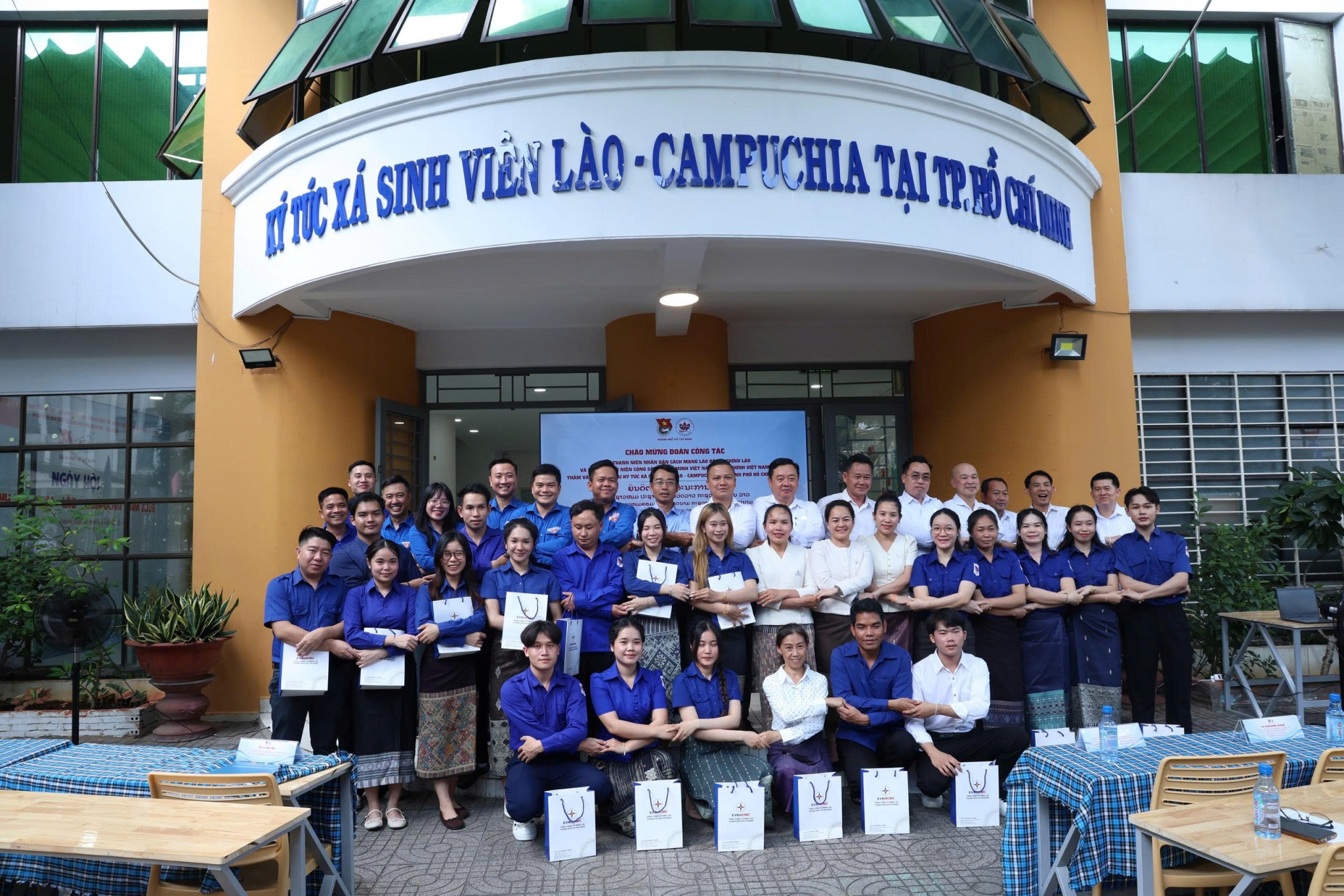 Đoàn Thanh niên Bộ Tài chính Lào thăm, trao đổi kinh nghiệm tại Tổng công ty Điện lực TP. Hồ Chí Minh Đoàn Thanh niên Bộ Tài chính Lào thăm, trao đổi kinh nghiệm tại Tổng công ty Điện lực TP. Hồ Chí Minh