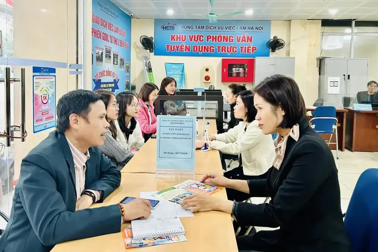 Thị trường lao động: Xuất hiện nghịch lý “thừa lượng, thiếu chất”