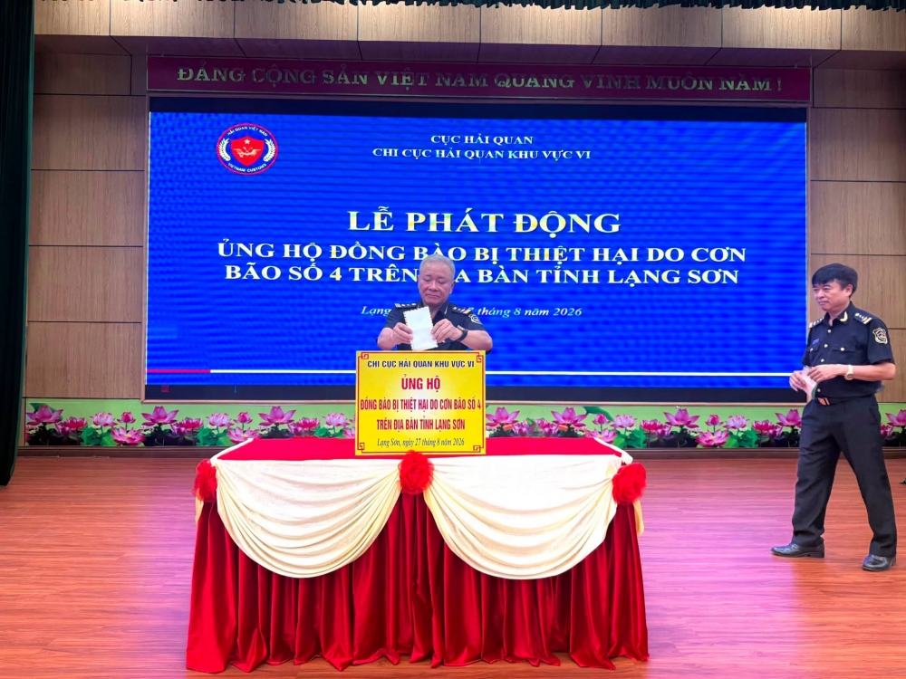 Quang cảnh lễ phát động ủng hộ. Ảnh: Hải quan khu vực VI